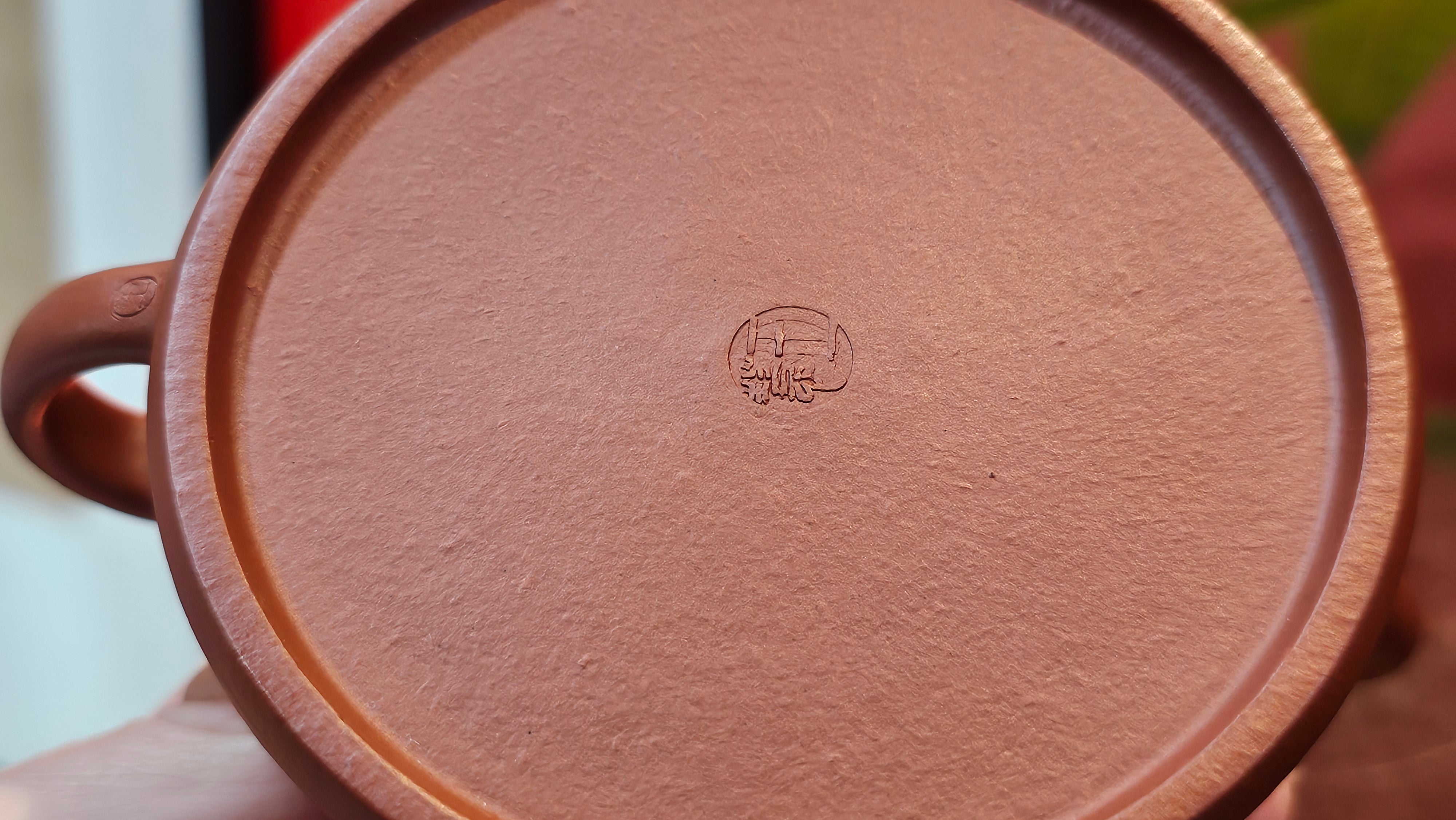 Yun Zhu 云柱 "Pillar of the Heavens", 138.7ml, Xiao Mei Yao Zhu Ni 小煤窑朱泥, by our Collaborative Craftsman Wang Hui ~ "劲竹凌风" & Bamboo Engraving by Craftsman Yi De Shu ~ Congratulations to Mr J.G.!2339hrs 4th August 2025, Bellevue Hill, Australia🇦🇺!