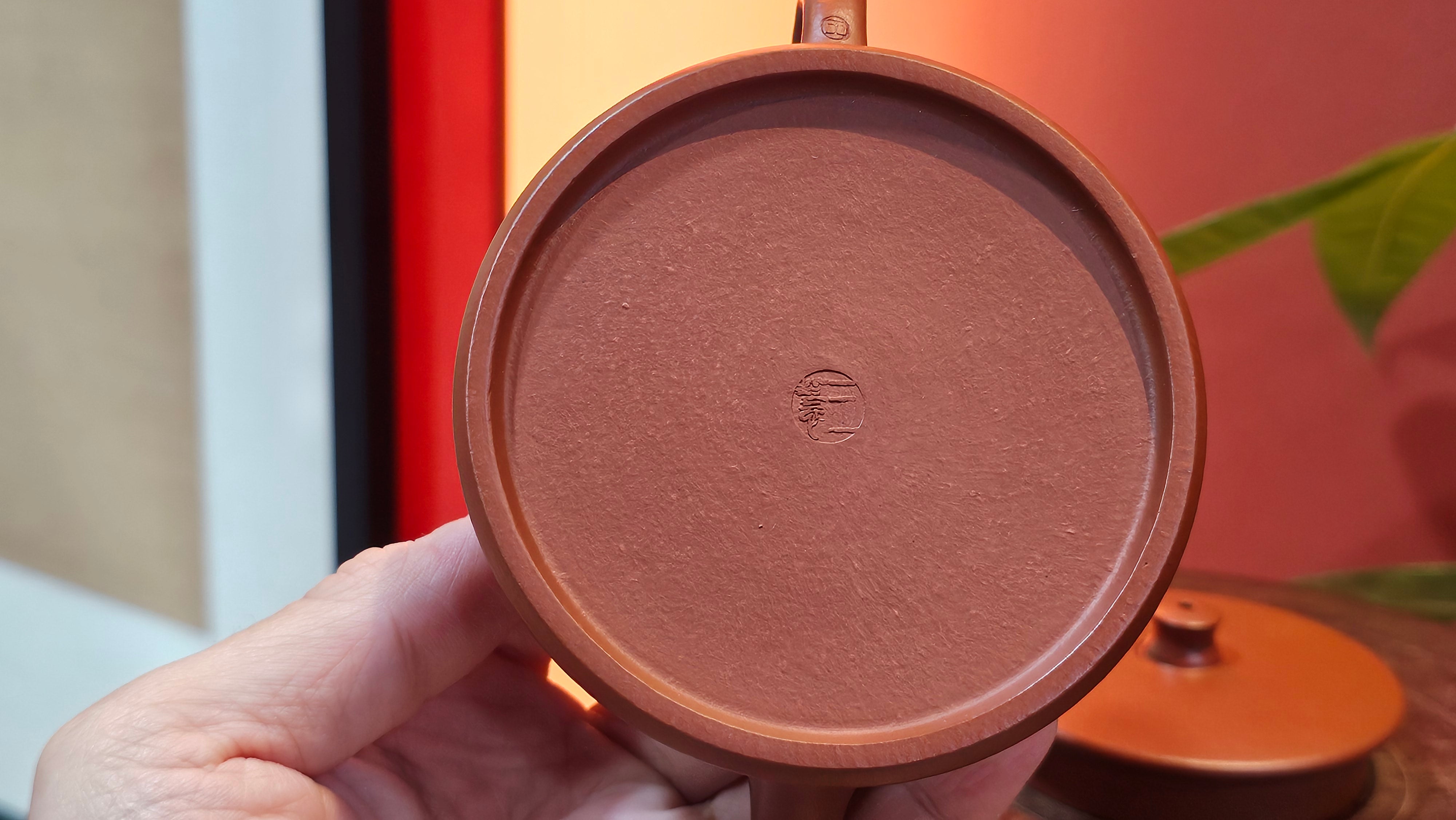 Yun Zhu 云柱 "Pillar of the Heavens", 138.7ml, Xiao Mei Yao Zhu Ni 小煤窑朱泥, by our Collaborative Craftsman Wang Hui ~ "劲竹凌风" & Bamboo Engraving by Craftsman Yi De Shu ~ Congratulations to Mr J.G.!2339hrs 4th August 2025, Bellevue Hill, Australia🇦🇺!