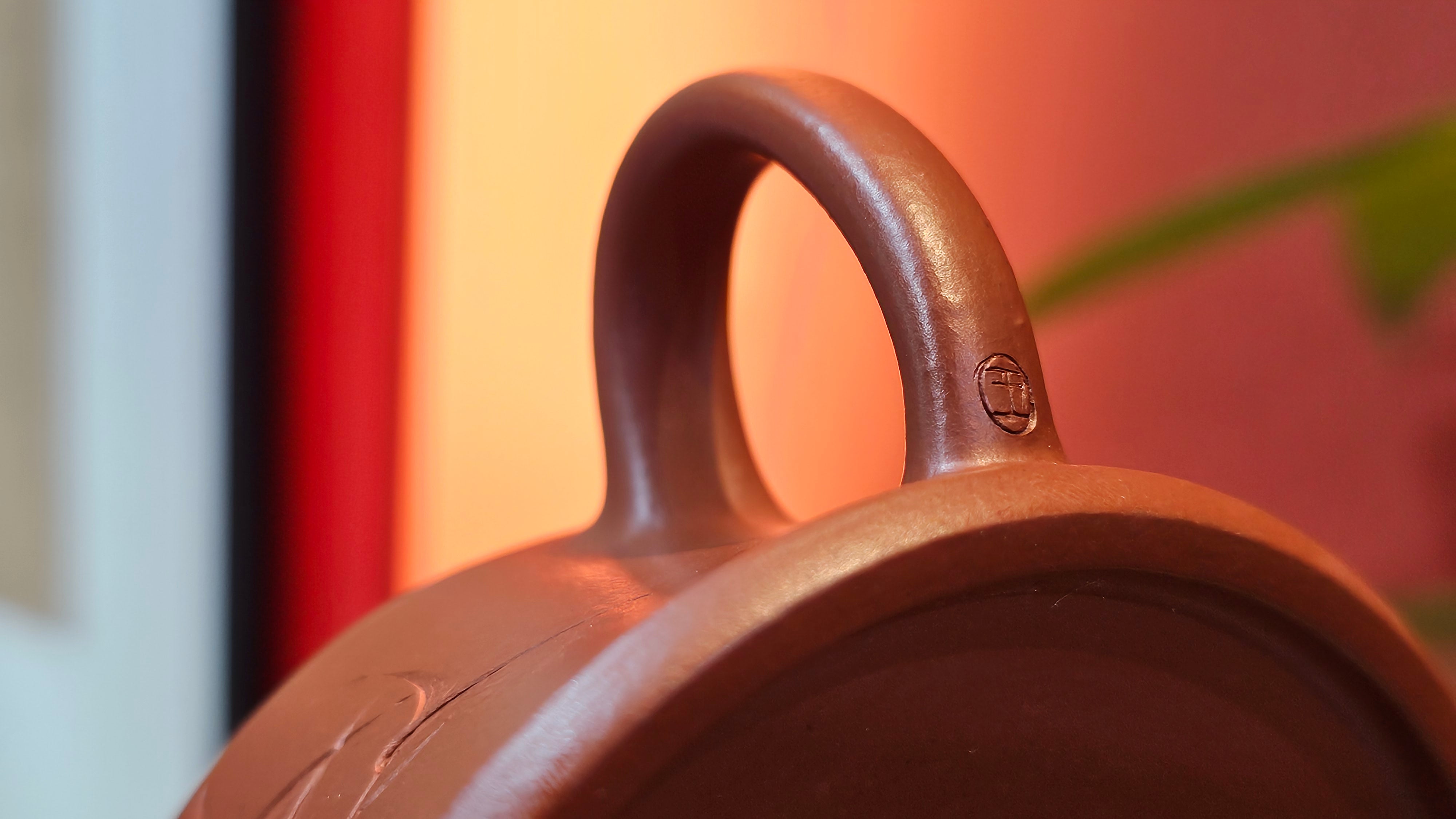 Yun Zhu 云柱 "Pillar of the Heavens", 138.7ml, Xiao Mei Yao Zhu Ni 小煤窑朱泥, by our Collaborative Craftsman Wang Hui ~ "劲竹凌风" & Bamboo Engraving by Craftsman Yi De Shu ~ Congratulations to Mr J.G.!2339hrs 4th August 2025, Bellevue Hill, Australia🇦🇺!