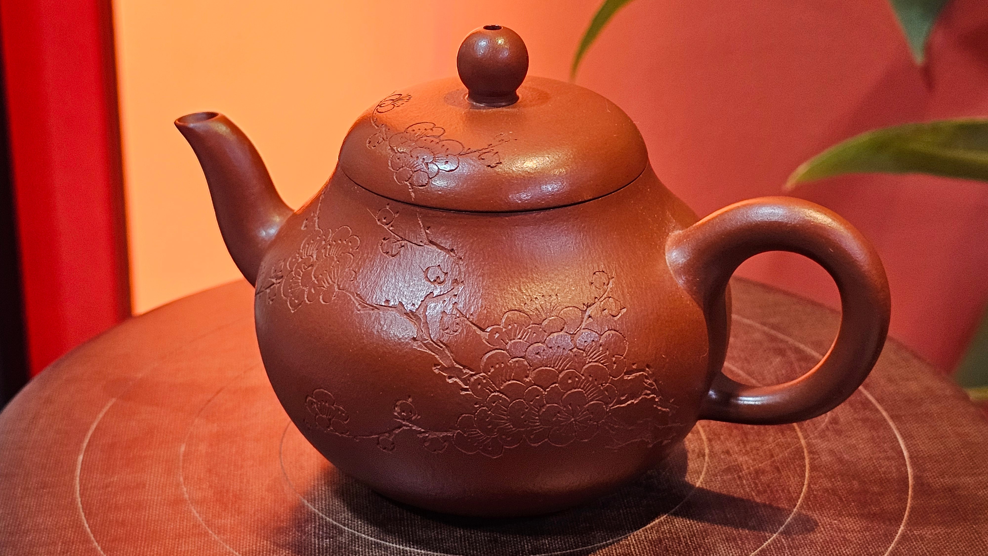 Li Xing 梨形, 177.5ml, Xiao Mei Yao Zhu Ni 小煤窑朱泥 by our Collaborative Craftsman Zhai Yi Yao 翟一耀, 梅花刻绘, Engraving of Plum Blossoms and Calligraphy, by Craftsman Yi De Shu 一德书 ~ Congratulations to!Mr A.K., 1226hrs 4th August 2025, Jabłonna! Poland🇵🇱.