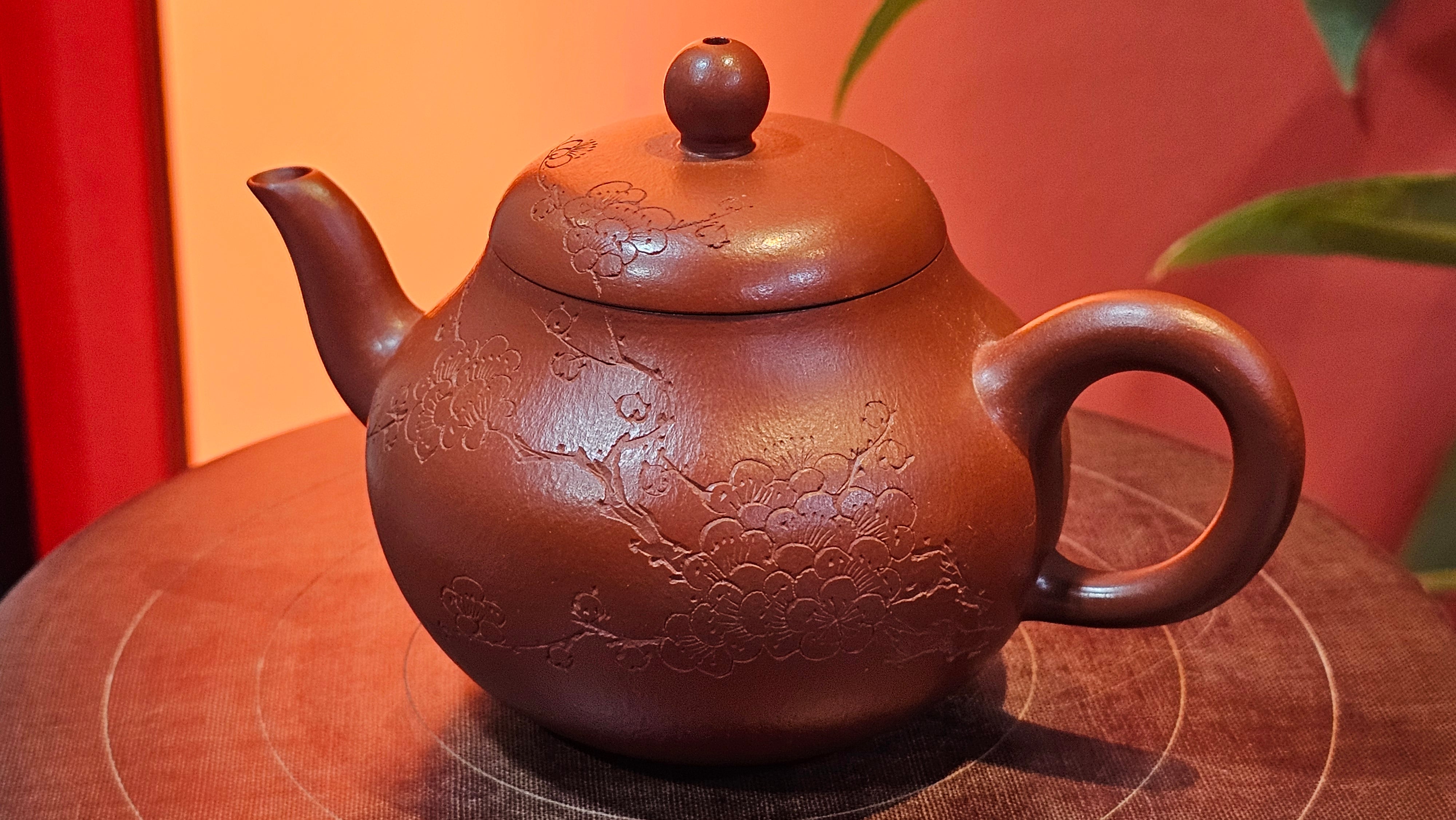 Li Xing 梨形, 177.5ml, Xiao Mei Yao Zhu Ni 小煤窑朱泥 by our Collaborative Craftsman Zhai Yi Yao 翟一耀, 梅花刻绘, Engraving of Plum Blossoms and Calligraphy, by Craftsman Yi De Shu 一德书 ~ Congratulations to!Mr A.K., 1226hrs 4th August 2025, Jabłonna! Poland🇵🇱.