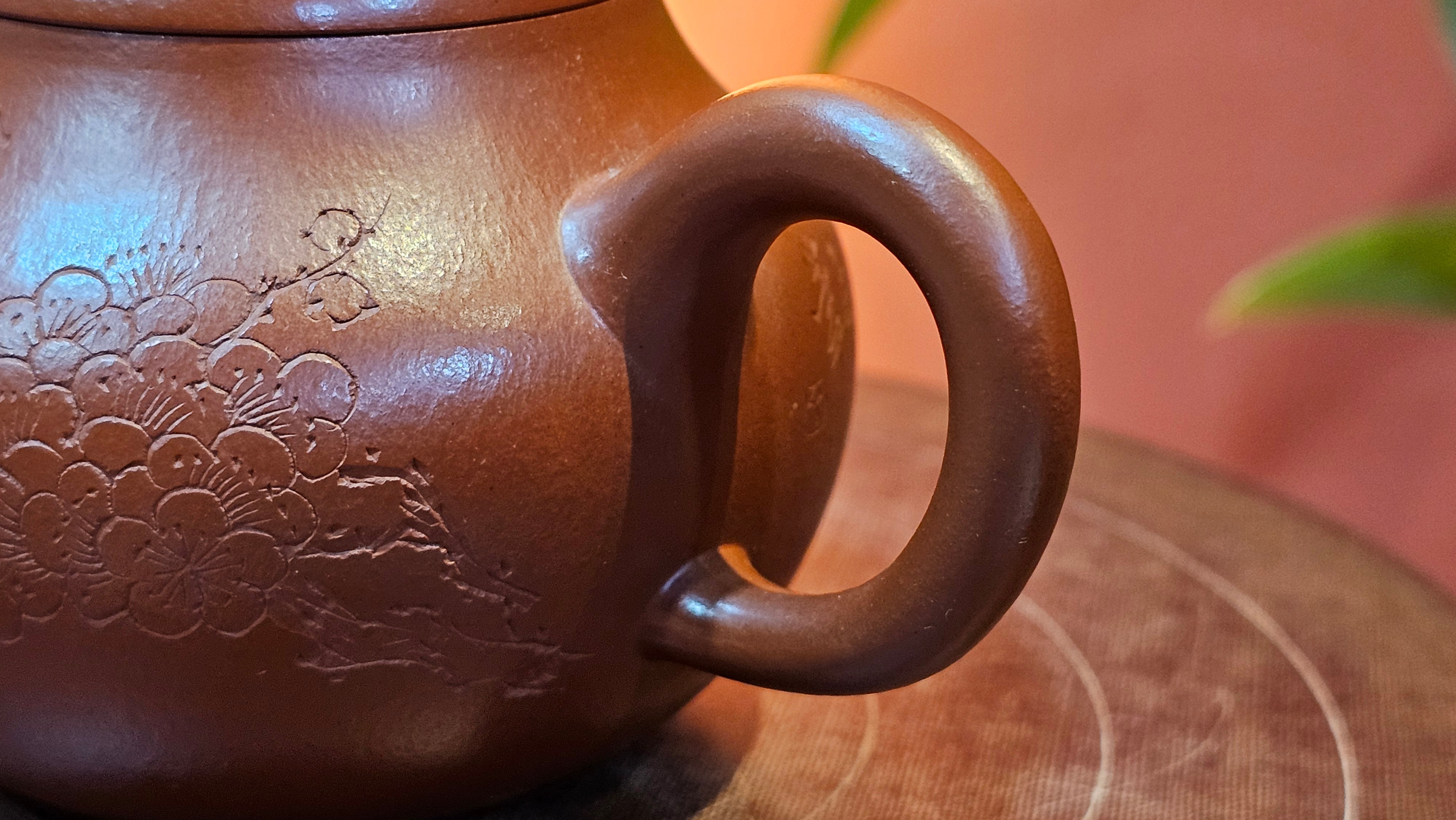 Li Xing 梨形, 177.5ml, Xiao Mei Yao Zhu Ni 小煤窑朱泥 by our Collaborative Craftsman Zhai Yi Yao 翟一耀, 梅花刻绘, Engraving of Plum Blossoms and Calligraphy, by Craftsman Yi De Shu 一德书 ~ Congratulations to!Mr A.K., 1226hrs 4th August 2025, Jabłonna! Poland🇵🇱.