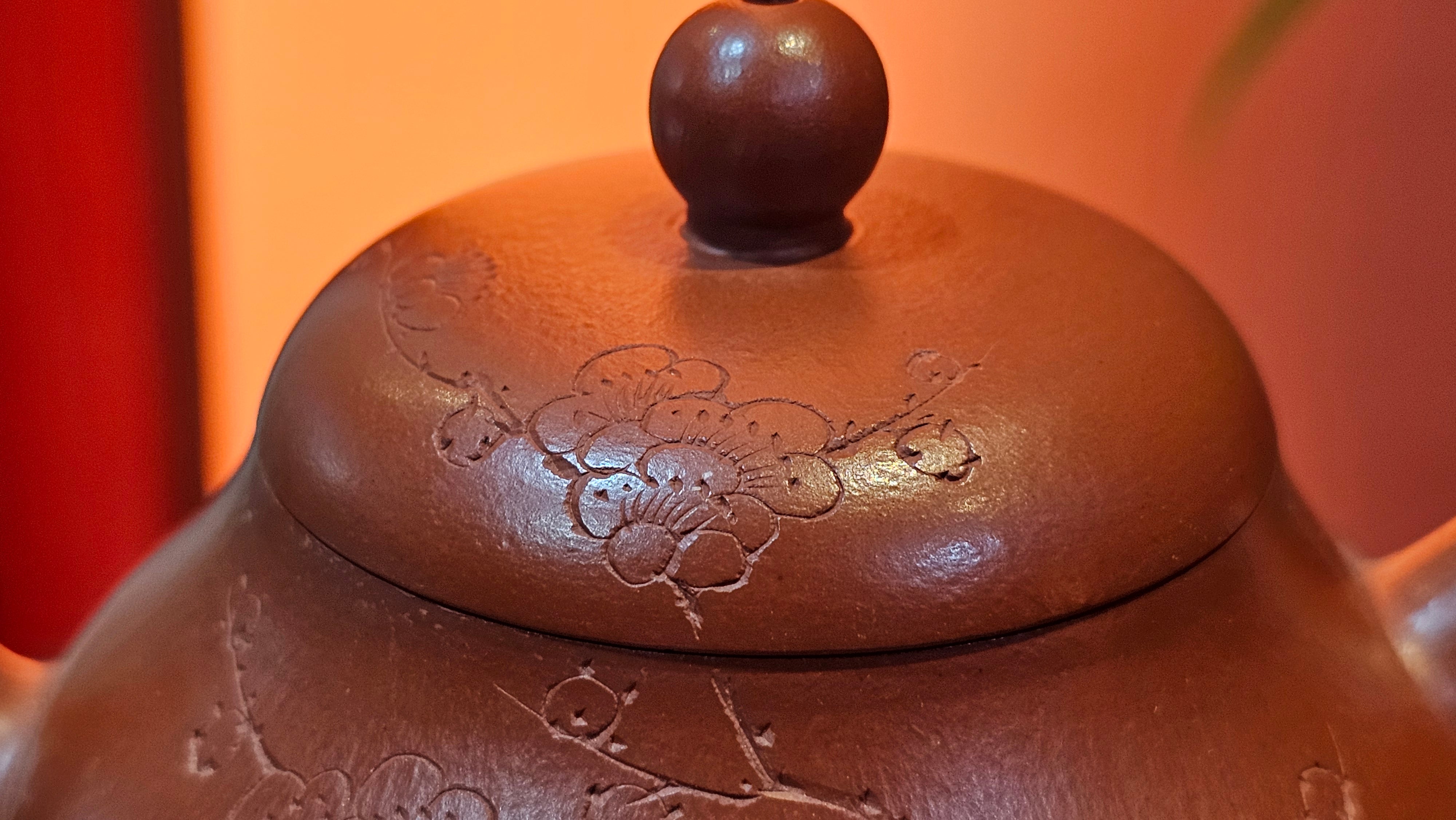 Li Xing 梨形, 177.5ml, Xiao Mei Yao Zhu Ni 小煤窑朱泥 by our Collaborative Craftsman Zhai Yi Yao 翟一耀, 梅花刻绘, Engraving of Plum Blossoms and Calligraphy, by Craftsman Yi De Shu 一德书 ~ Congratulations to!Mr A.K., 1226hrs 4th August 2025, Jabłonna! Poland🇵🇱.