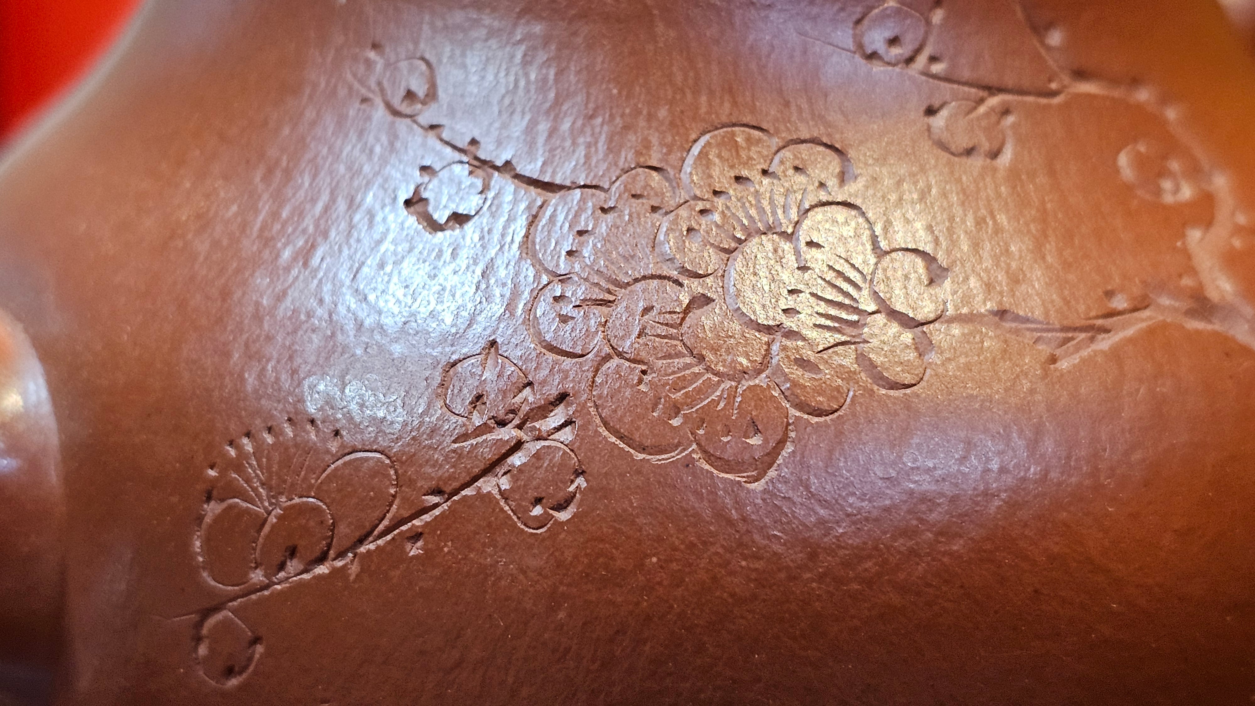 Li Xing 梨形, 177.5ml, Xiao Mei Yao Zhu Ni 小煤窑朱泥 by our Collaborative Craftsman Zhai Yi Yao 翟一耀, 梅花刻绘, Engraving of Plum Blossoms and Calligraphy, by Craftsman Yi De Shu 一德书 ~ Congratulations to!Mr A.K., 1226hrs 4th August 2025, Jabłonna! Poland🇵🇱.