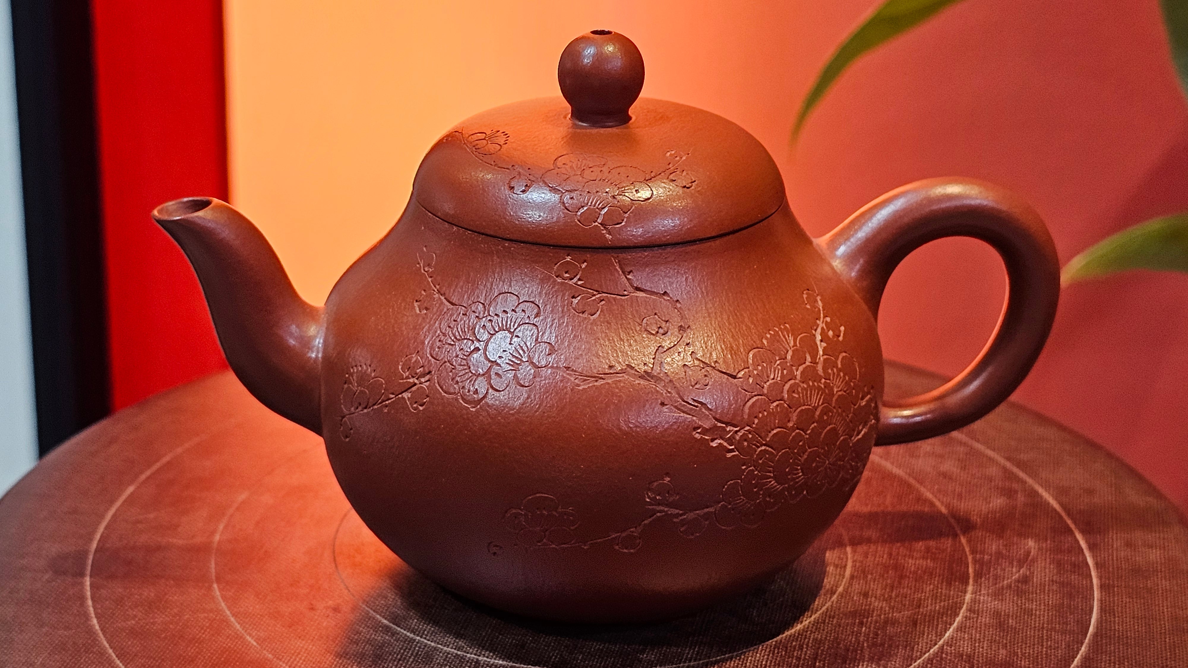 Li Xing 梨形, 177.5ml, Xiao Mei Yao Zhu Ni 小煤窑朱泥 by our Collaborative Craftsman Zhai Yi Yao 翟一耀, 梅花刻绘, Engraving of Plum Blossoms and Calligraphy, by Craftsman Yi De Shu 一德书 ~ Congratulations to!Mr A.K., 1226hrs 4th August 2025, Jabłonna! Poland🇵🇱.