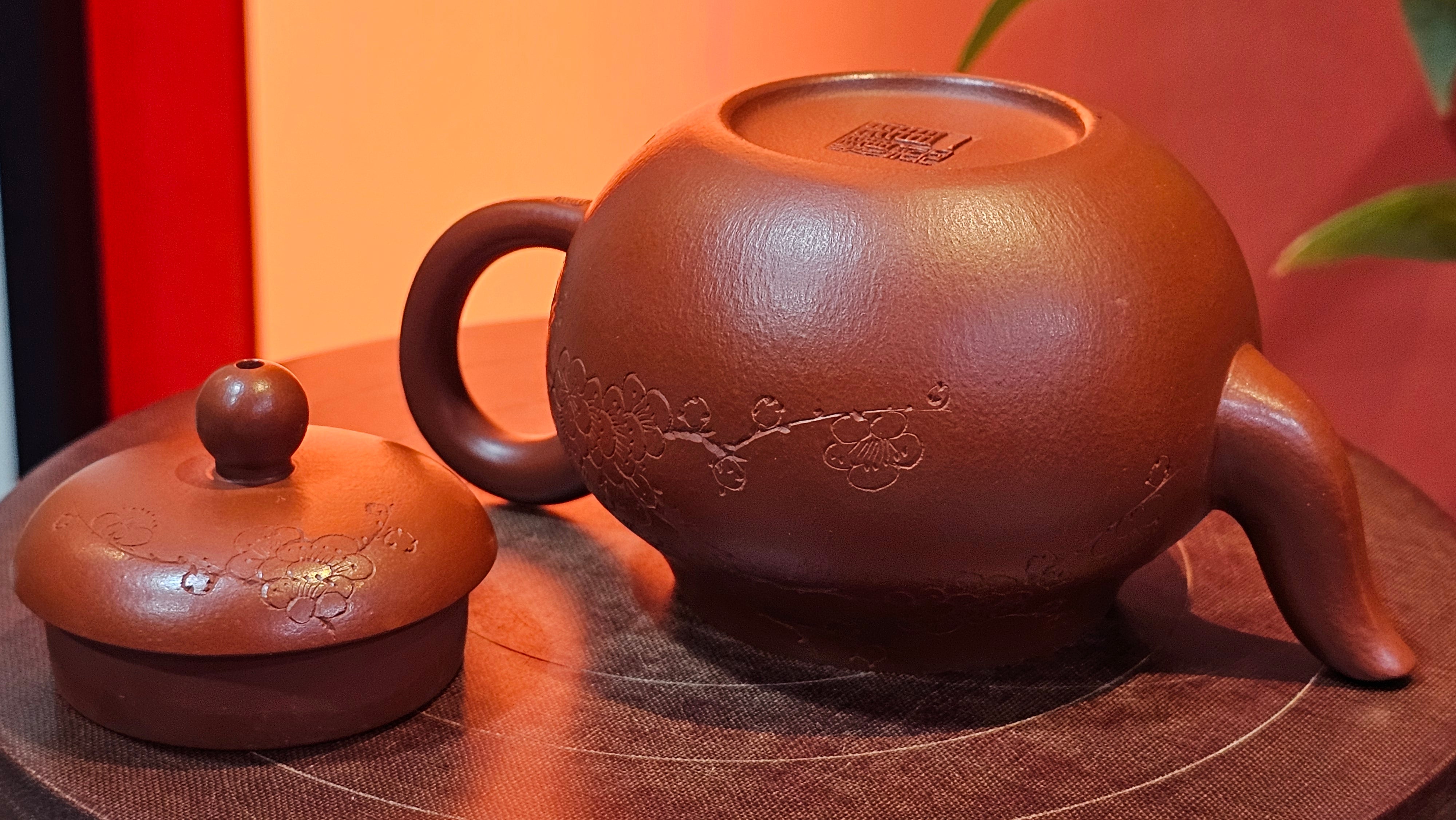 Li Xing 梨形, 177.5ml, Xiao Mei Yao Zhu Ni 小煤窑朱泥 by our Collaborative Craftsman Zhai Yi Yao 翟一耀, 梅花刻绘, Engraving of Plum Blossoms and Calligraphy, by Craftsman Yi De Shu 一德书 ~ Congratulations to!Mr A.K., 1226hrs 4th August 2025, Jabłonna! Poland🇵🇱.