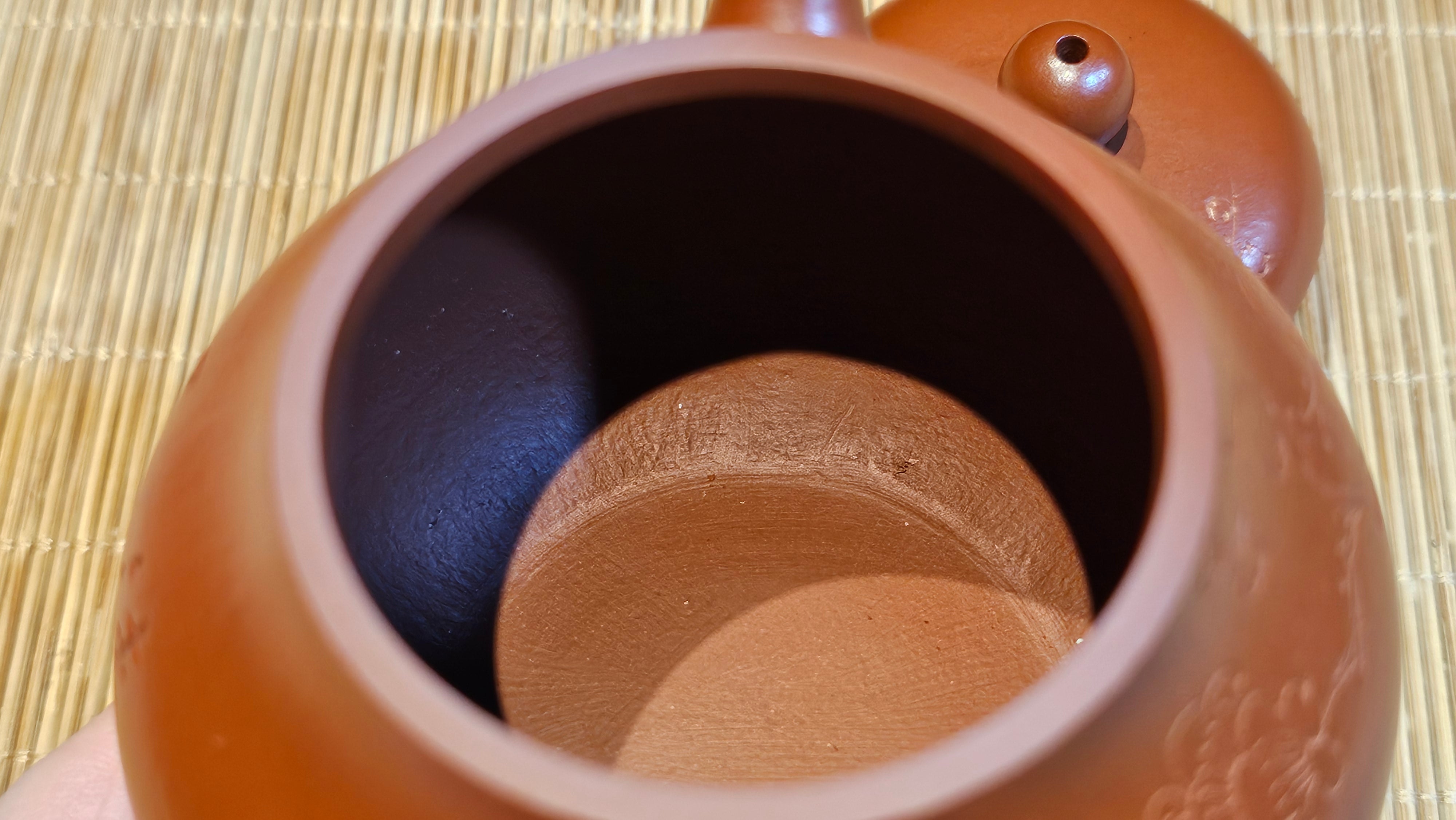 Li Xing 梨形, 177.5ml, Xiao Mei Yao Zhu Ni 小煤窑朱泥 by our Collaborative Craftsman Zhai Yi Yao 翟一耀, 梅花刻绘, Engraving of Plum Blossoms and Calligraphy, by Craftsman Yi De Shu 一德书 ~ Congratulations to!Mr A.K., 1226hrs 4th August 2025, Jabłonna! Poland🇵🇱.