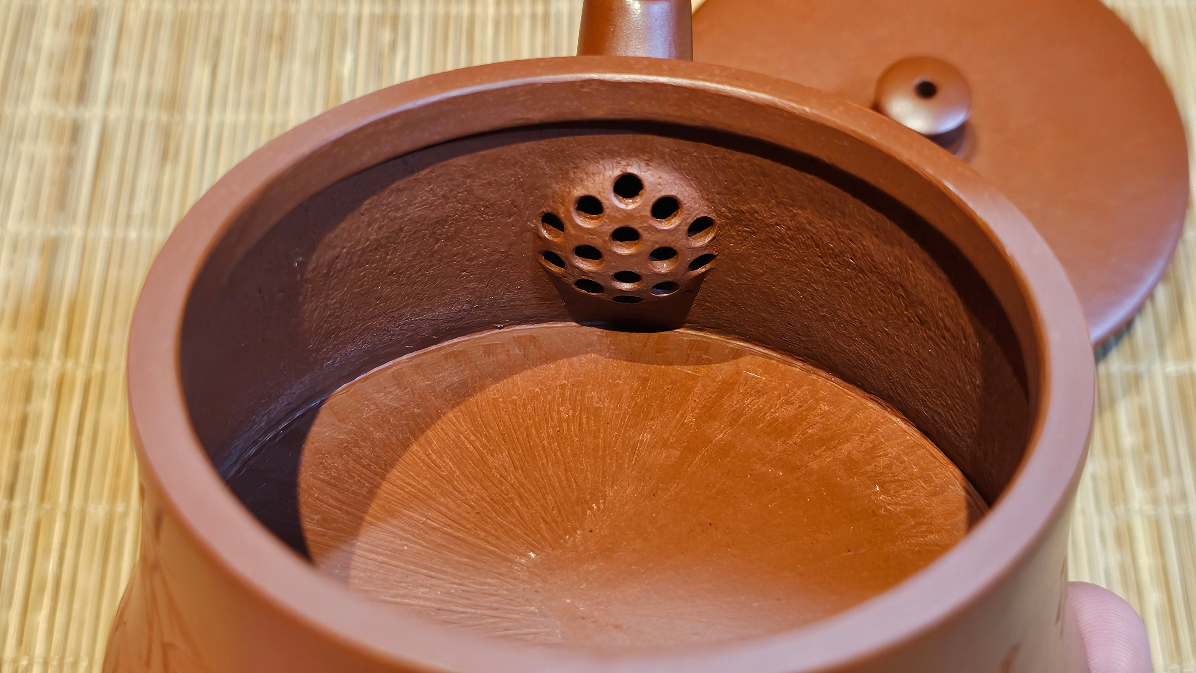 Yun Zhu 云柱 "Pillar of the Heavens", 138.7ml, Xiao Mei Yao Zhu Ni 小煤窑朱泥, by our Collaborative Craftsman Wang Hui ~ "劲竹凌风" & Bamboo Engraving by Craftsman Yi De Shu ~ Congratulations to Mr J.G.!2339hrs 4th August 2025, Bellevue Hill, Australia🇦🇺!