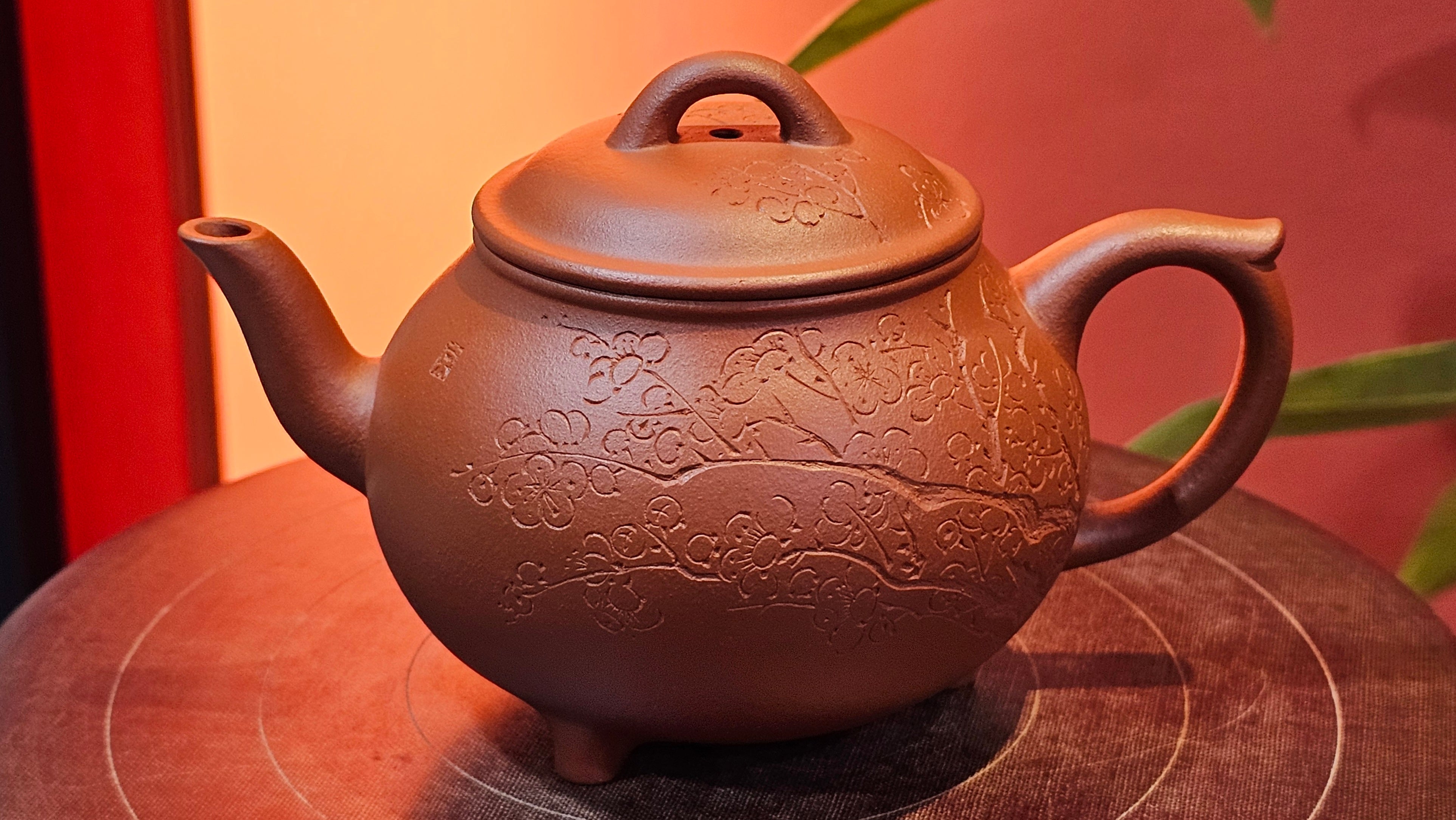 Meng Chen San Zu《孟臣三足》, 189.0ml, Xiao Hong Ni 小红泥, by our Craftsman Zhang Huan 张欢, Plum Blossoms Engraving by Craftsman Pe'eng Pe'eng 芃芃 ~ Congratulations to Prof Y.G.! 1608hrs 2nd August 2025, Long Beach! CA.