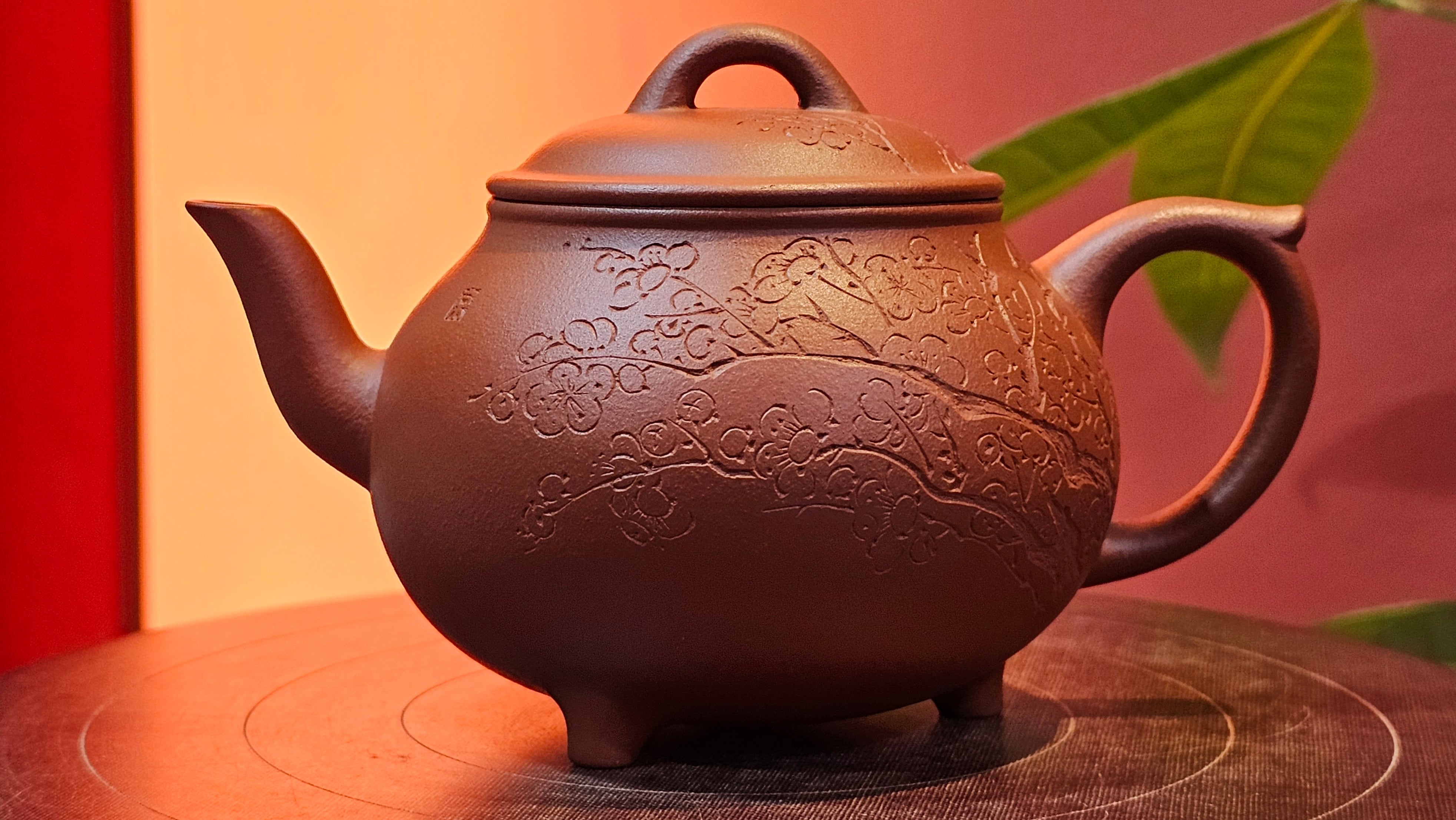 Meng Chen San Zu《孟臣三足》, 189.0ml, Xiao Hong Ni 小红泥, by our Craftsman Zhang Huan 张欢, Plum Blossoms Engraving by Craftsman Pe'eng Pe'eng 芃芃 ~ Congratulations to Prof Y.G.! 1608hrs 2nd August 2025, Long Beach! CA.