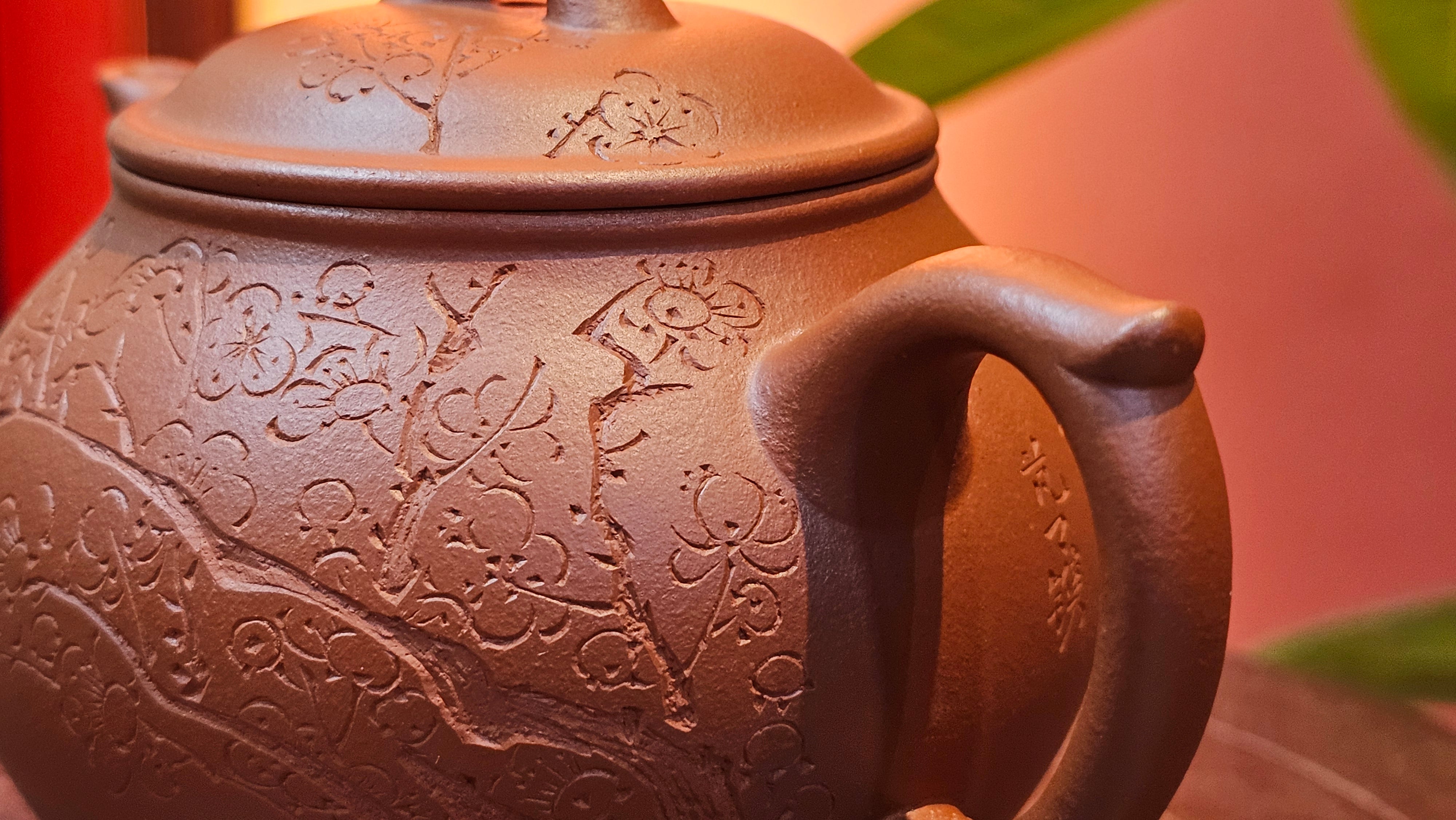 Meng Chen San Zu《孟臣三足》, 189.0ml, Xiao Hong Ni 小红泥, by our Craftsman Zhang Huan 张欢, Plum Blossoms Engraving by Craftsman Pe'eng Pe'eng 芃芃 ~ Congratulations to Prof Y.G.! 1608hrs 2nd August 2025, Long Beach! CA.