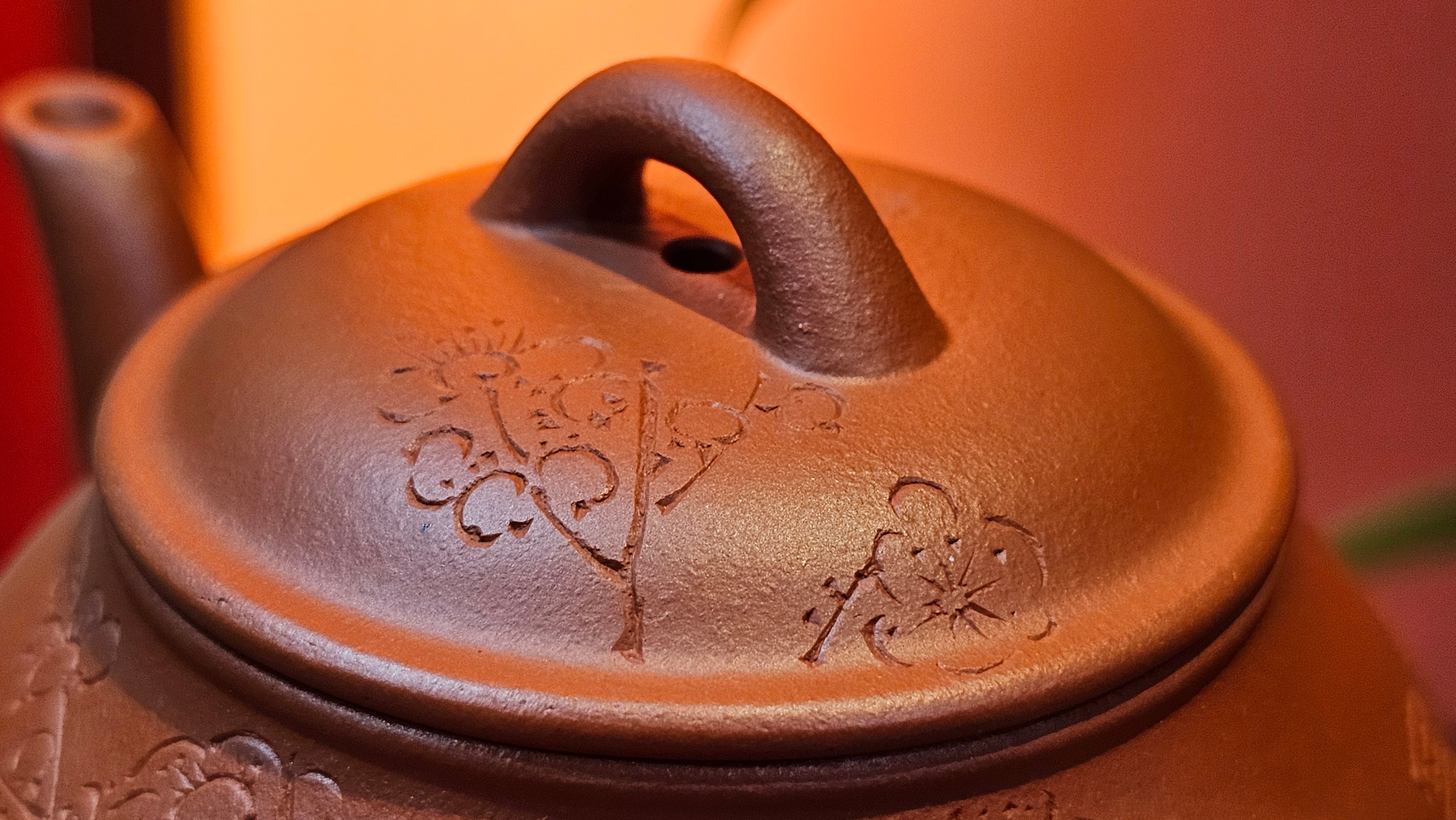 Meng Chen San Zu《孟臣三足》, 189.0ml, Xiao Hong Ni 小红泥, by our Craftsman Zhang Huan 张欢, Plum Blossoms Engraving by Craftsman Pe'eng Pe'eng 芃芃 ~ Congratulations to Prof Y.G.! 1608hrs 2nd August 2025, Long Beach! CA.