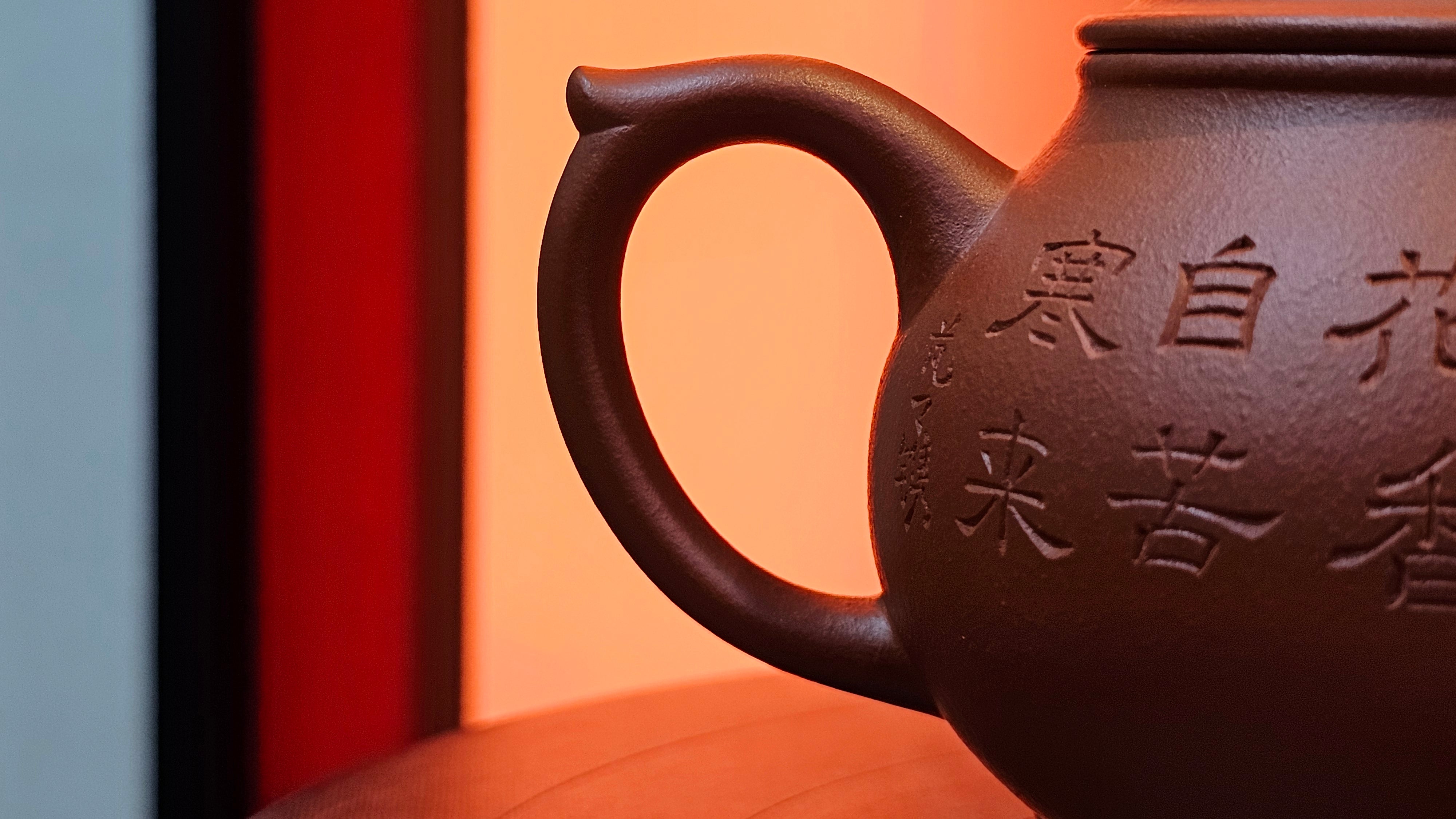 Meng Chen San Zu《孟臣三足》, 189.0ml, Xiao Hong Ni 小红泥, by our Craftsman Zhang Huan 张欢, Plum Blossoms Engraving by Craftsman Pe'eng Pe'eng 芃芃 ~ Congratulations to Prof Y.G.! 1608hrs 2nd August 2025, Long Beach! CA.