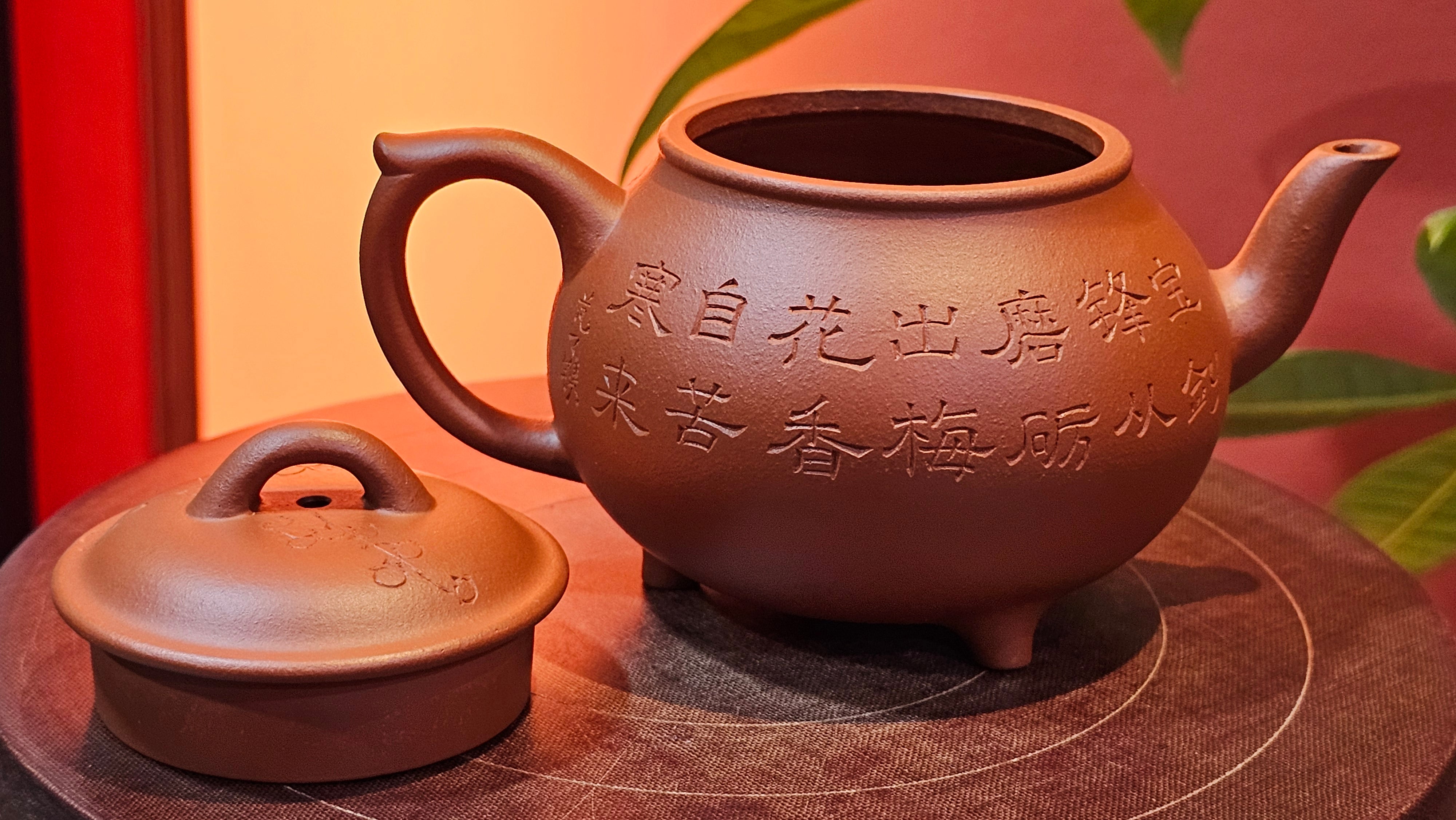 Meng Chen San Zu《孟臣三足》, 189.0ml, Xiao Hong Ni 小红泥, by our Craftsman Zhang Huan 张欢, Plum Blossoms Engraving by Craftsman Pe'eng Pe'eng 芃芃 ~ Congratulations to Prof Y.G.! 1608hrs 2nd August 2025, Long Beach! CA.