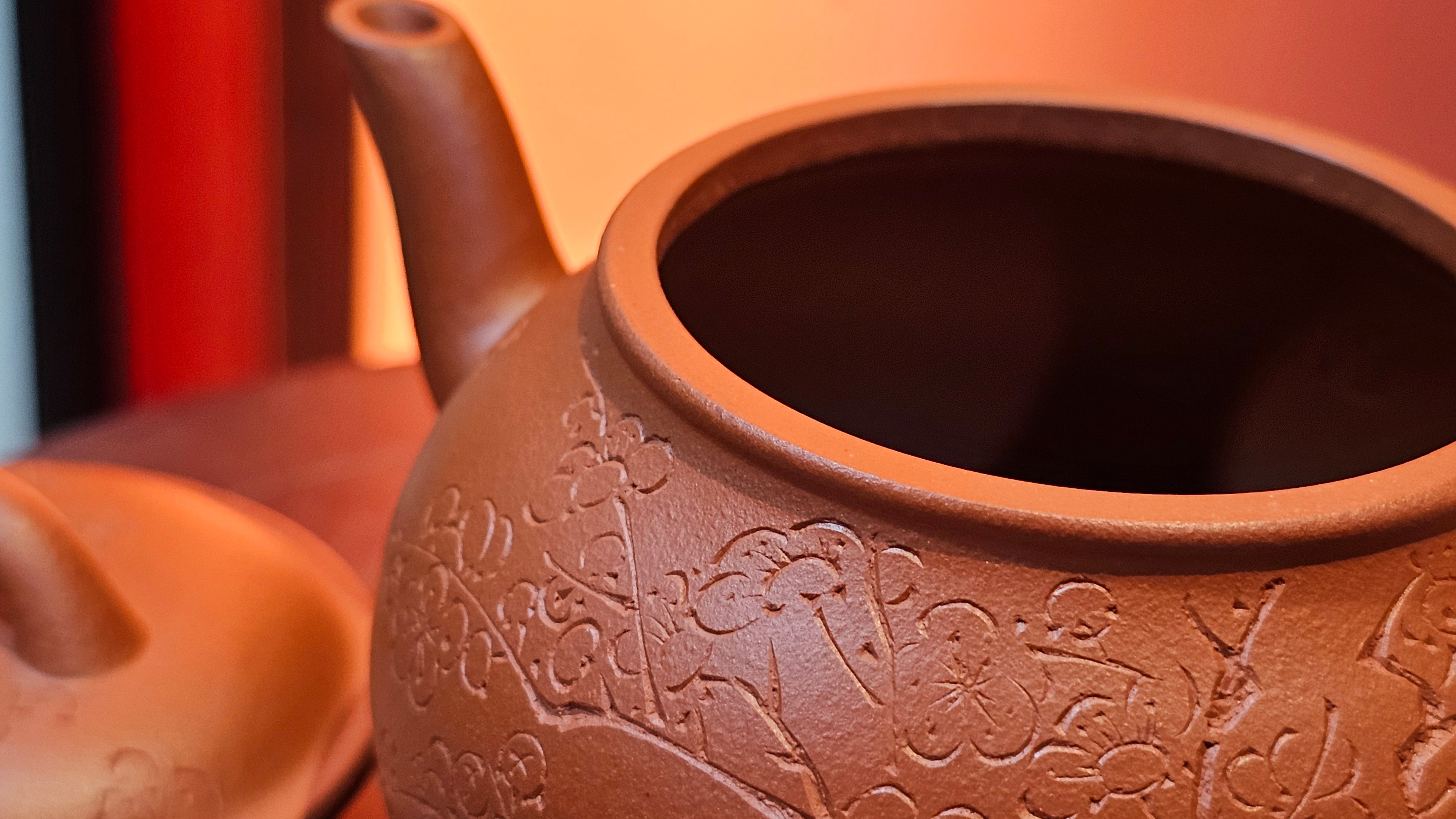 Meng Chen San Zu《孟臣三足》, 189.0ml, Xiao Hong Ni 小红泥, by our Craftsman Zhang Huan 张欢, Plum Blossoms Engraving by Craftsman Pe'eng Pe'eng 芃芃 ~ Congratulations to Prof Y.G.! 1608hrs 2nd August 2025, Long Beach! CA.