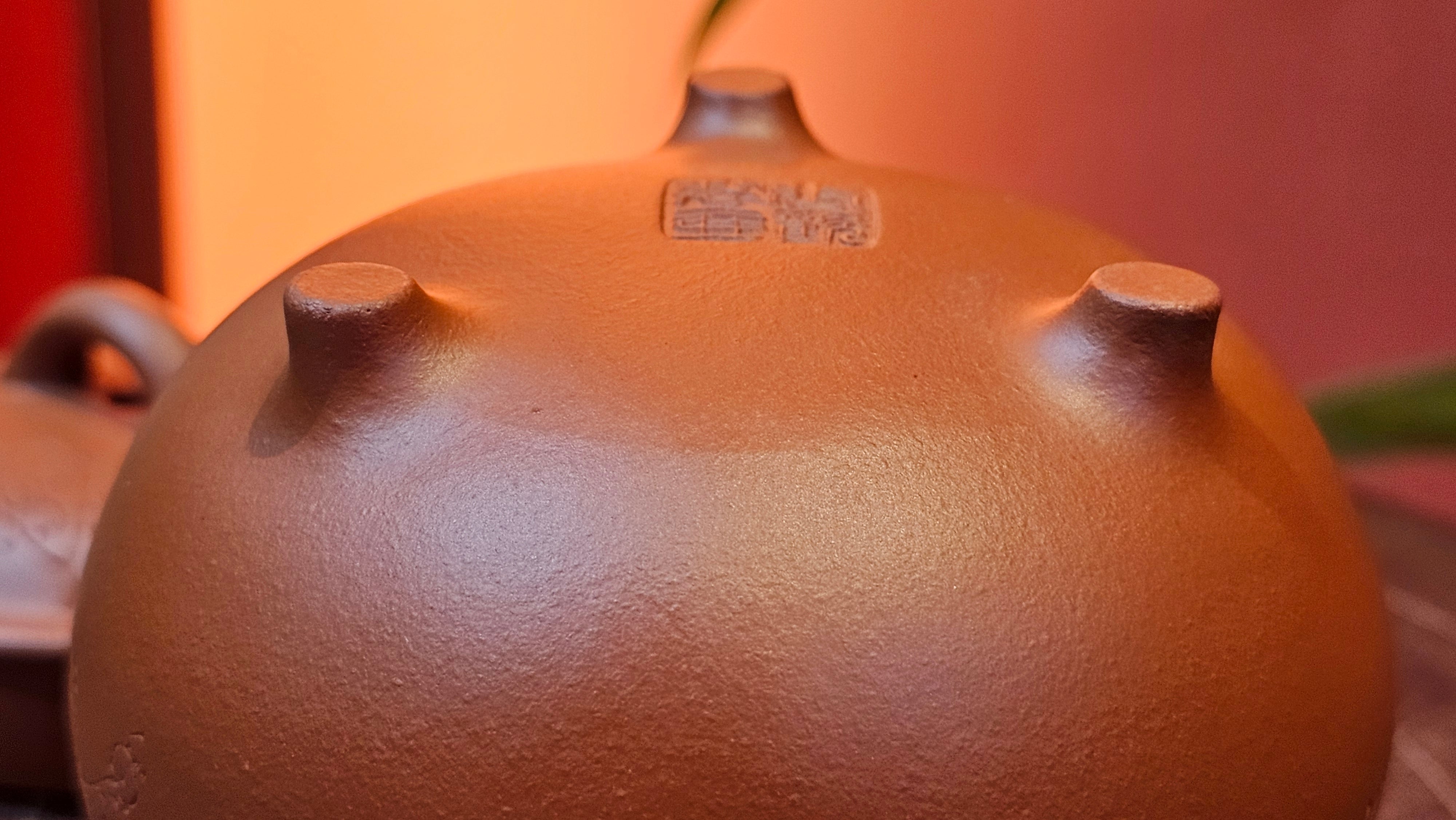 Meng Chen San Zu《孟臣三足》, 189.0ml, Xiao Hong Ni 小红泥, by our Craftsman Zhang Huan 张欢, Plum Blossoms Engraving by Craftsman Pe'eng Pe'eng 芃芃 ~ Congratulations to Prof Y.G.! 1608hrs 2nd August 2025, Long Beach! CA.