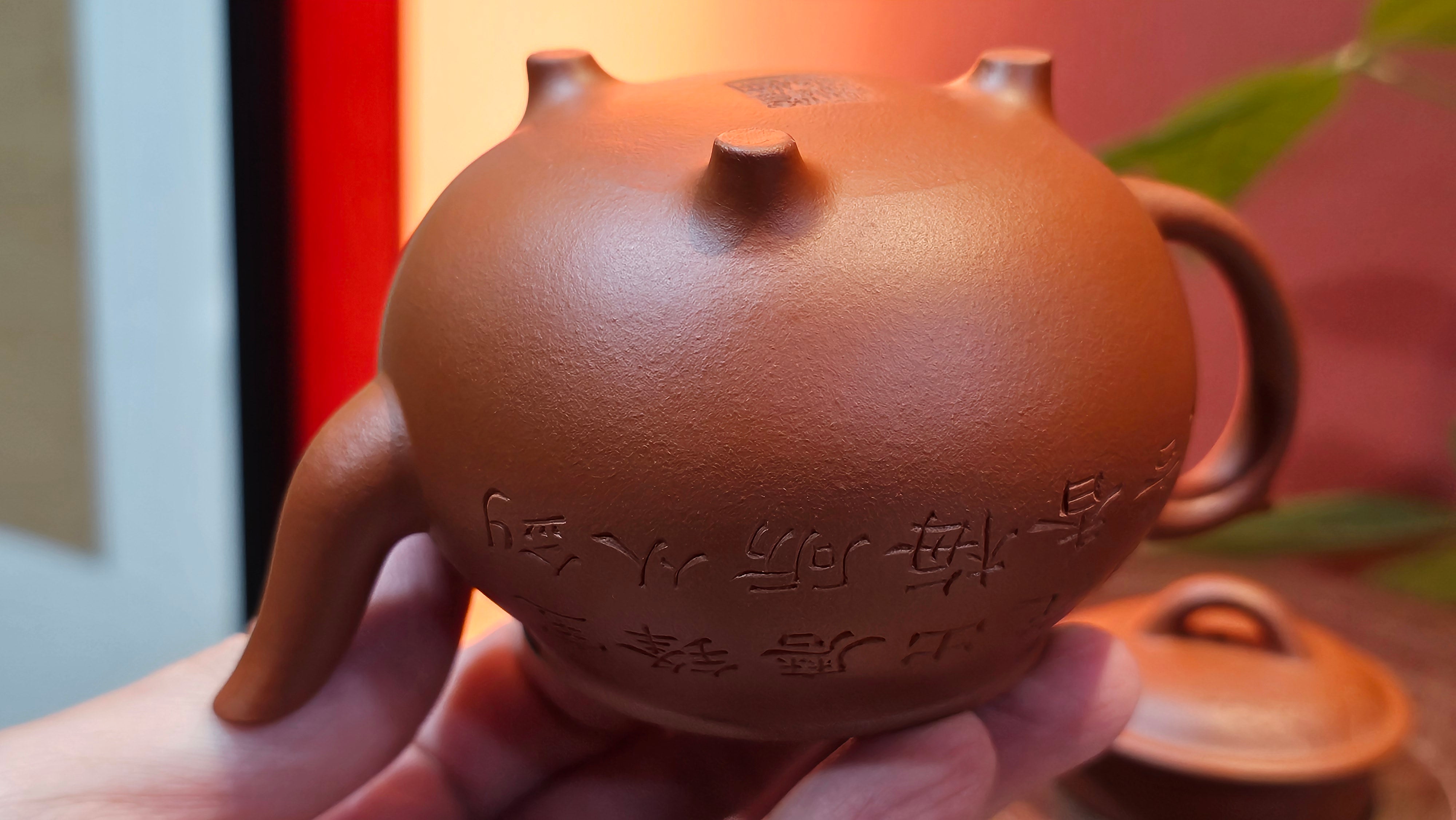 Meng Chen San Zu《孟臣三足》, 189.0ml, Xiao Hong Ni 小红泥, by our Craftsman Zhang Huan 张欢, Plum Blossoms Engraving by Craftsman Pe'eng Pe'eng 芃芃 ~ Congratulations to Prof Y.G.! 1608hrs 2nd August 2025, Long Beach! CA.