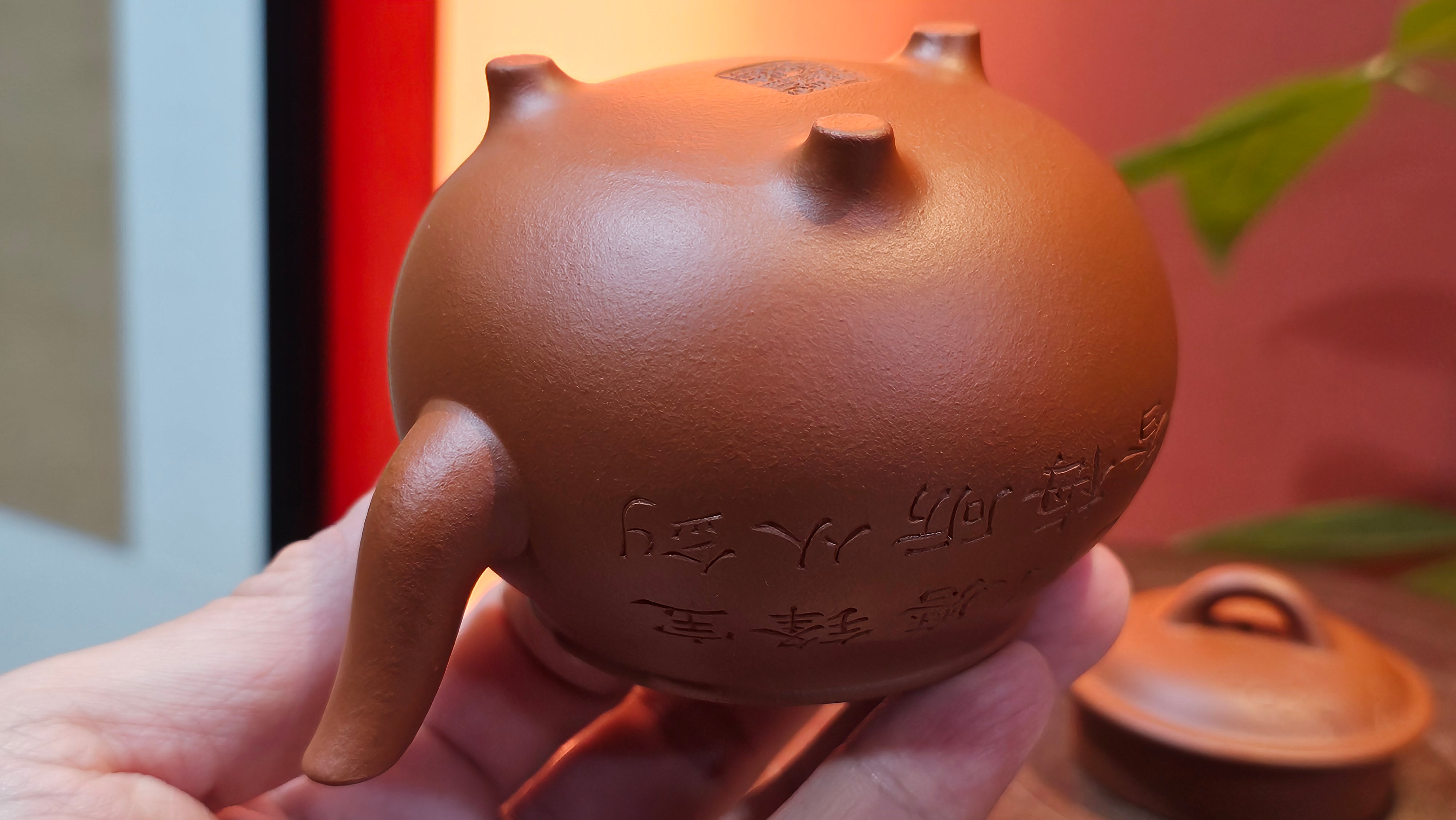 Meng Chen San Zu《孟臣三足》, 189.0ml, Xiao Hong Ni 小红泥, by our Craftsman Zhang Huan 张欢, Plum Blossoms Engraving by Craftsman Pe'eng Pe'eng 芃芃 ~ Congratulations to Prof Y.G.! 1608hrs 2nd August 2025, Long Beach! CA.