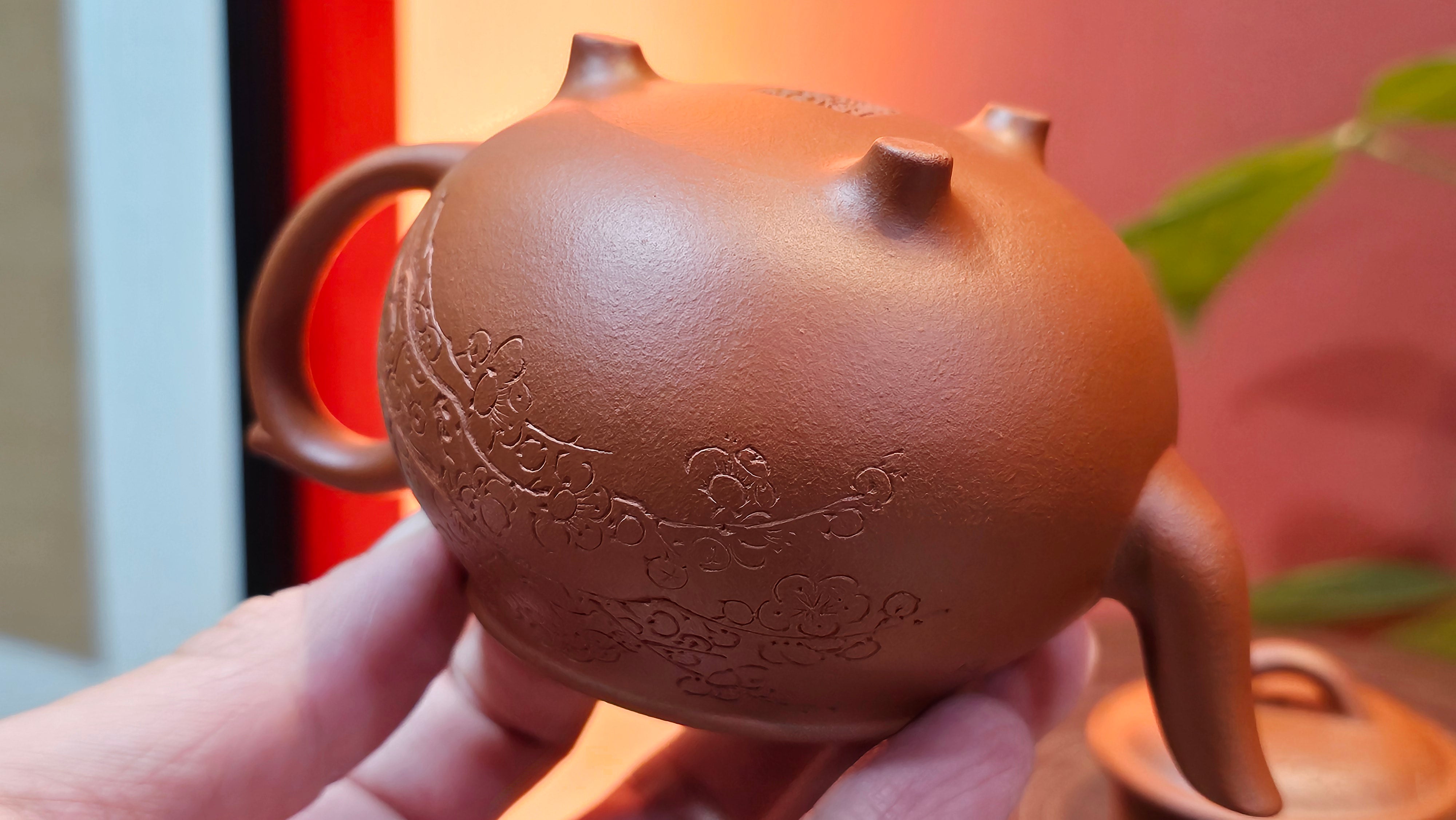 Meng Chen San Zu《孟臣三足》, 189.0ml, Xiao Hong Ni 小红泥, by our Craftsman Zhang Huan 张欢, Plum Blossoms Engraving by Craftsman Pe'eng Pe'eng 芃芃 ~ Congratulations to Prof Y.G.! 1608hrs 2nd August 2025, Long Beach! CA.