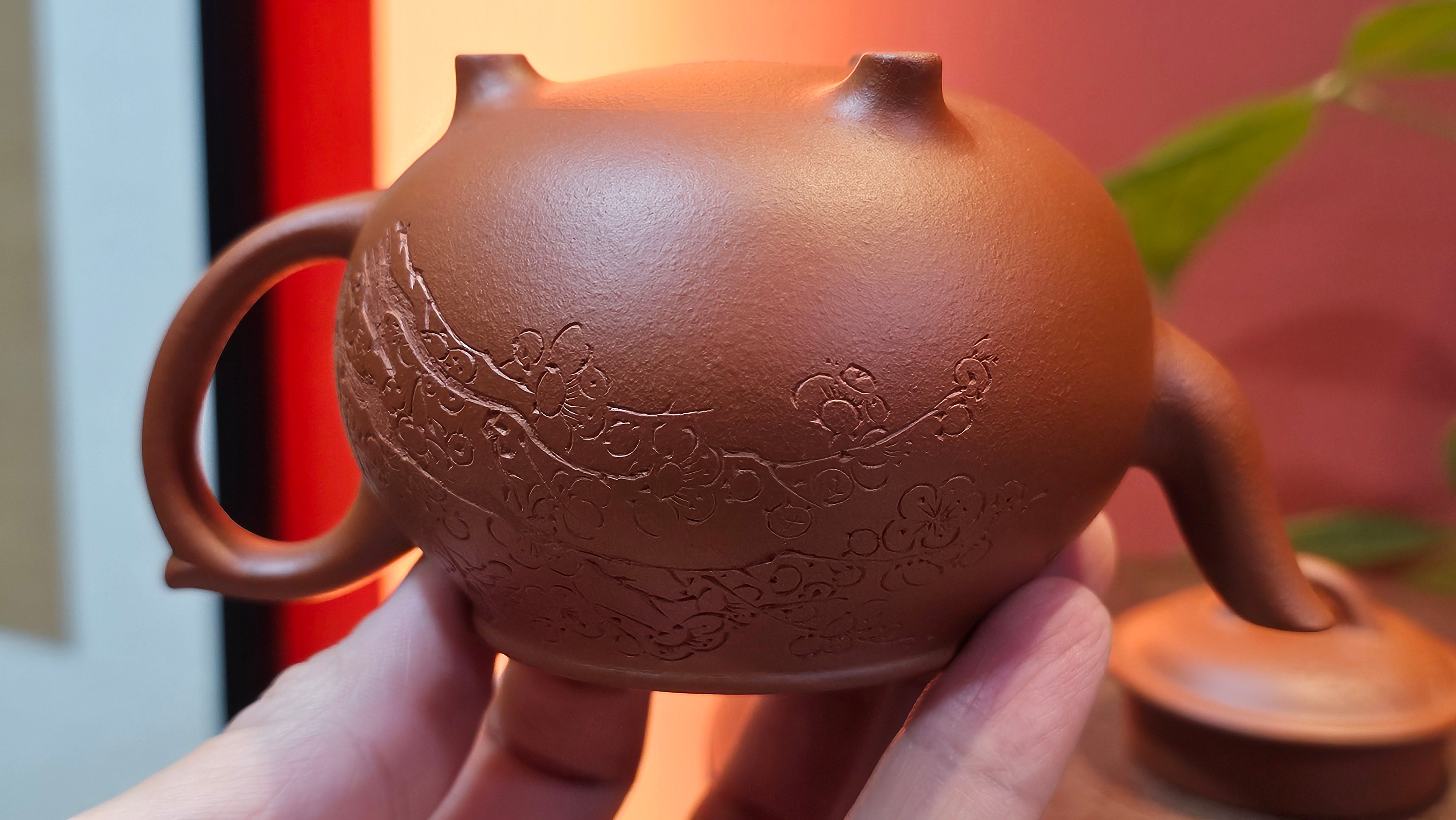 Meng Chen San Zu《孟臣三足》, 189.0ml, Xiao Hong Ni 小红泥, by our Craftsman Zhang Huan 张欢, Plum Blossoms Engraving by Craftsman Pe'eng Pe'eng 芃芃 ~ Congratulations to Prof Y.G.! 1608hrs 2nd August 2025, Long Beach! CA.