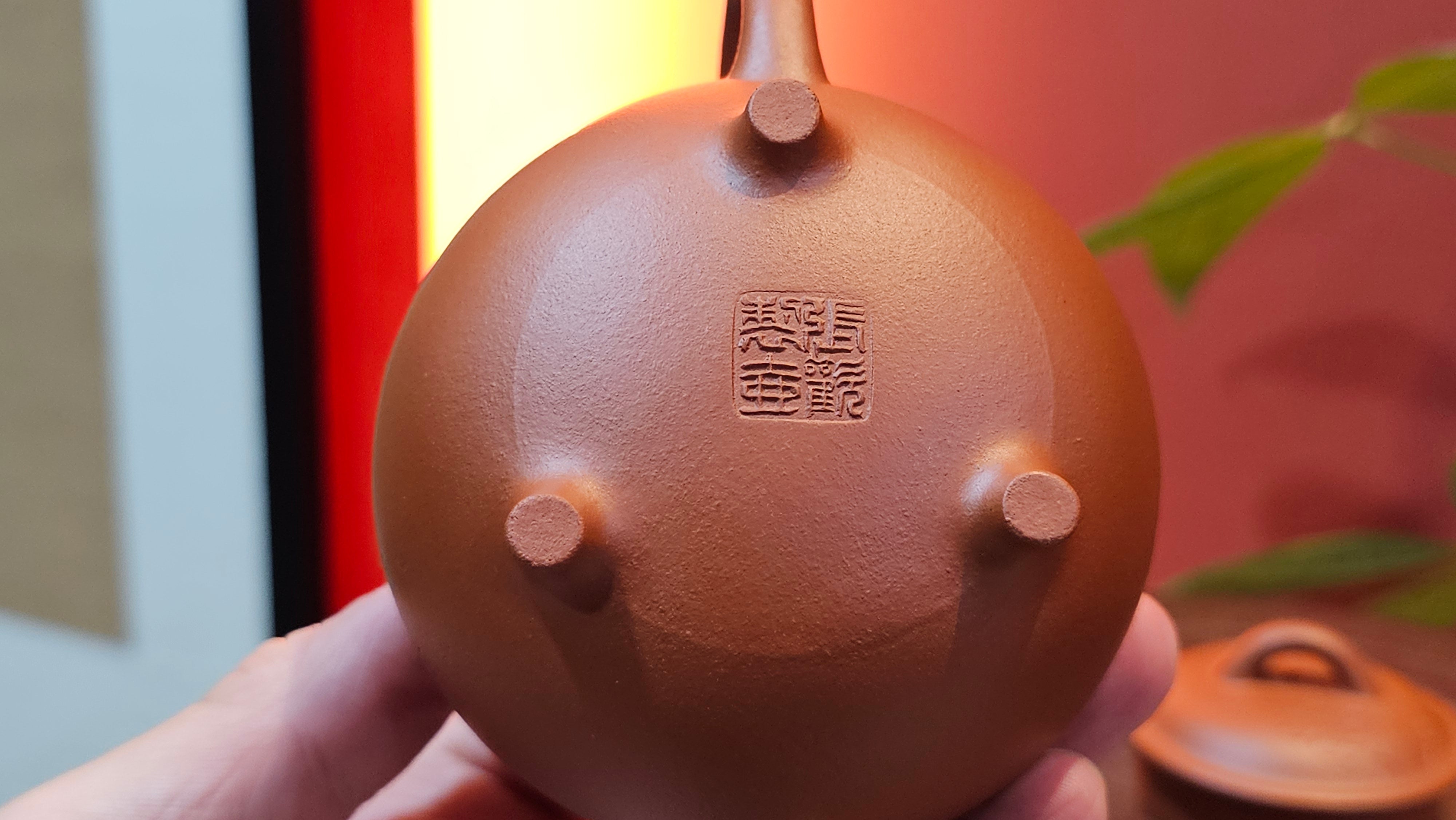 Meng Chen San Zu《孟臣三足》, 189.0ml, Xiao Hong Ni 小红泥, by our Craftsman Zhang Huan 张欢, Plum Blossoms Engraving by Craftsman Pe'eng Pe'eng 芃芃 ~ Congratulations to Prof Y.G.! 1608hrs 2nd August 2025, Long Beach! CA.