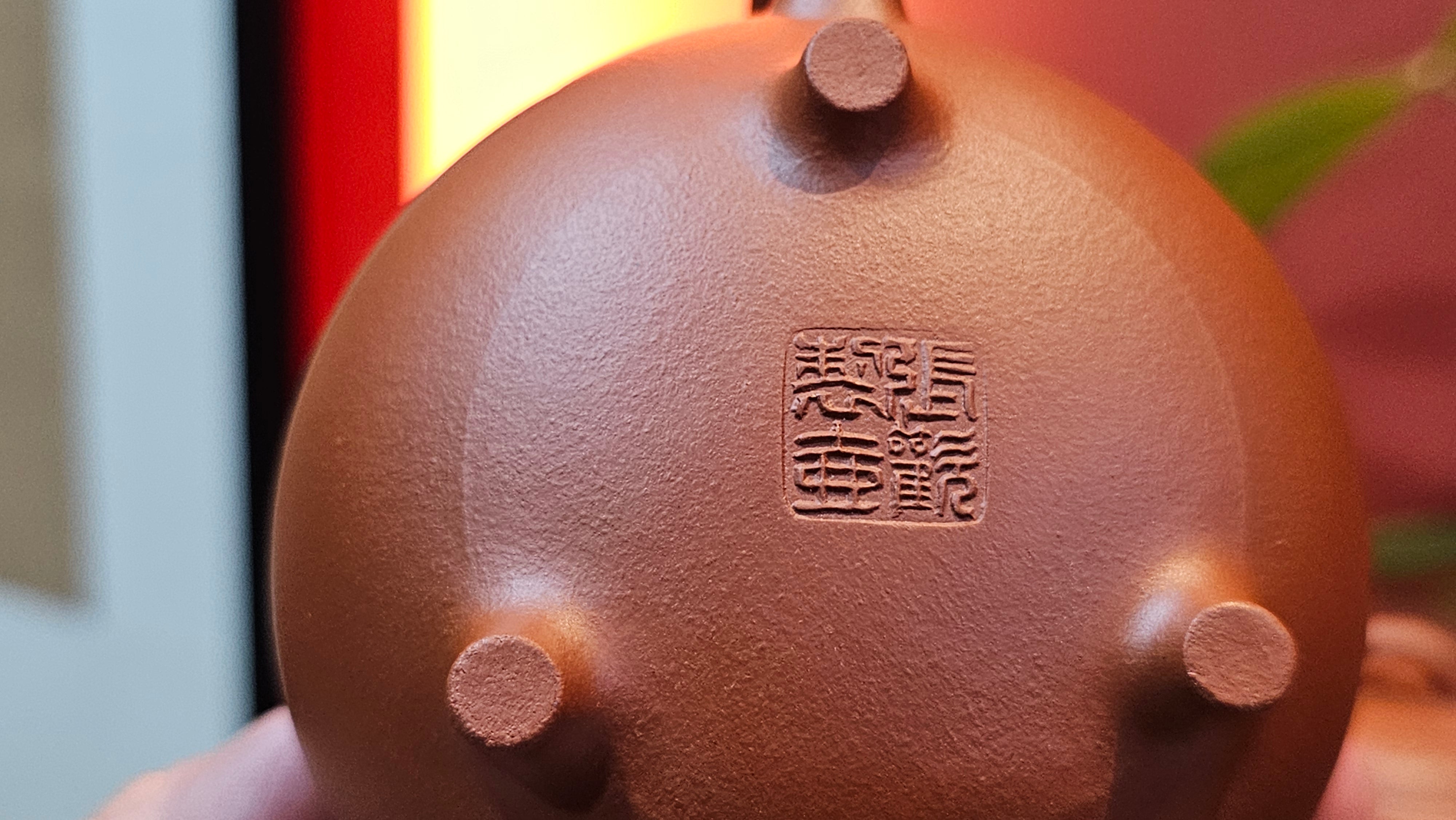 Meng Chen San Zu《孟臣三足》, 189.0ml, Xiao Hong Ni 小红泥, by our Craftsman Zhang Huan 张欢, Plum Blossoms Engraving by Craftsman Pe'eng Pe'eng 芃芃 ~ Congratulations to Prof Y.G.! 1608hrs 2nd August 2025, Long Beach! CA.