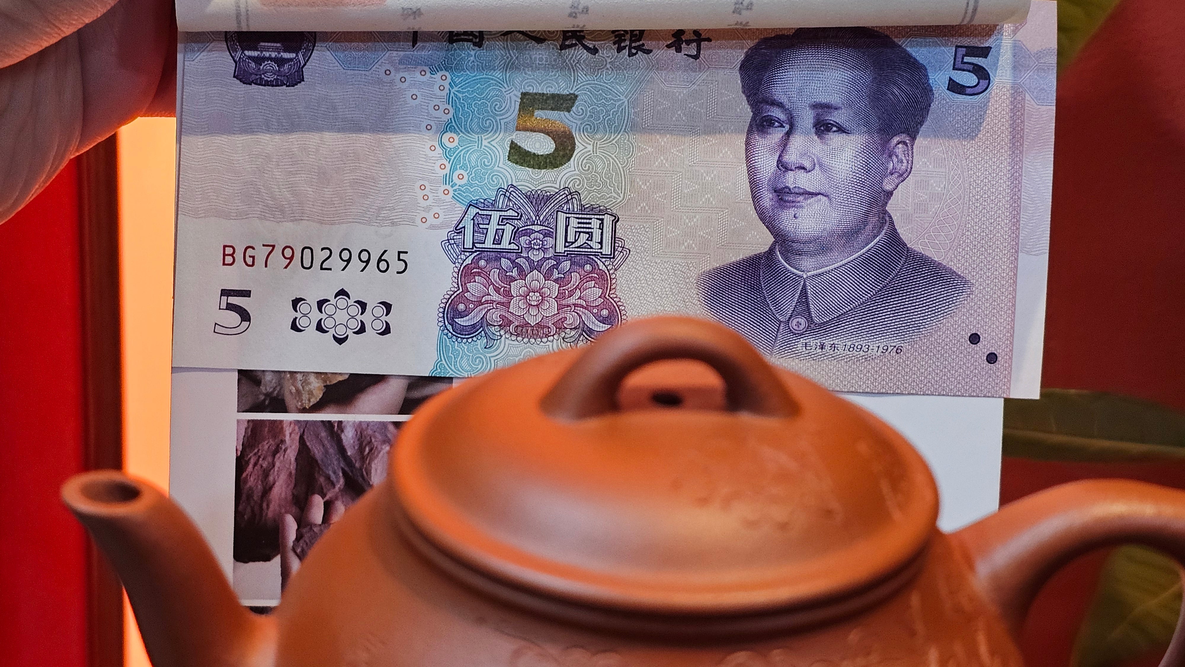 Meng Chen San Zu《孟臣三足》, 189.0ml, Xiao Hong Ni 小红泥, by our Craftsman Zhang Huan 张欢, Plum Blossoms Engraving by Craftsman Pe'eng Pe'eng 芃芃 ~ Congratulations to Prof Y.G.! 1608hrs 2nd August 2025, Long Beach! CA.