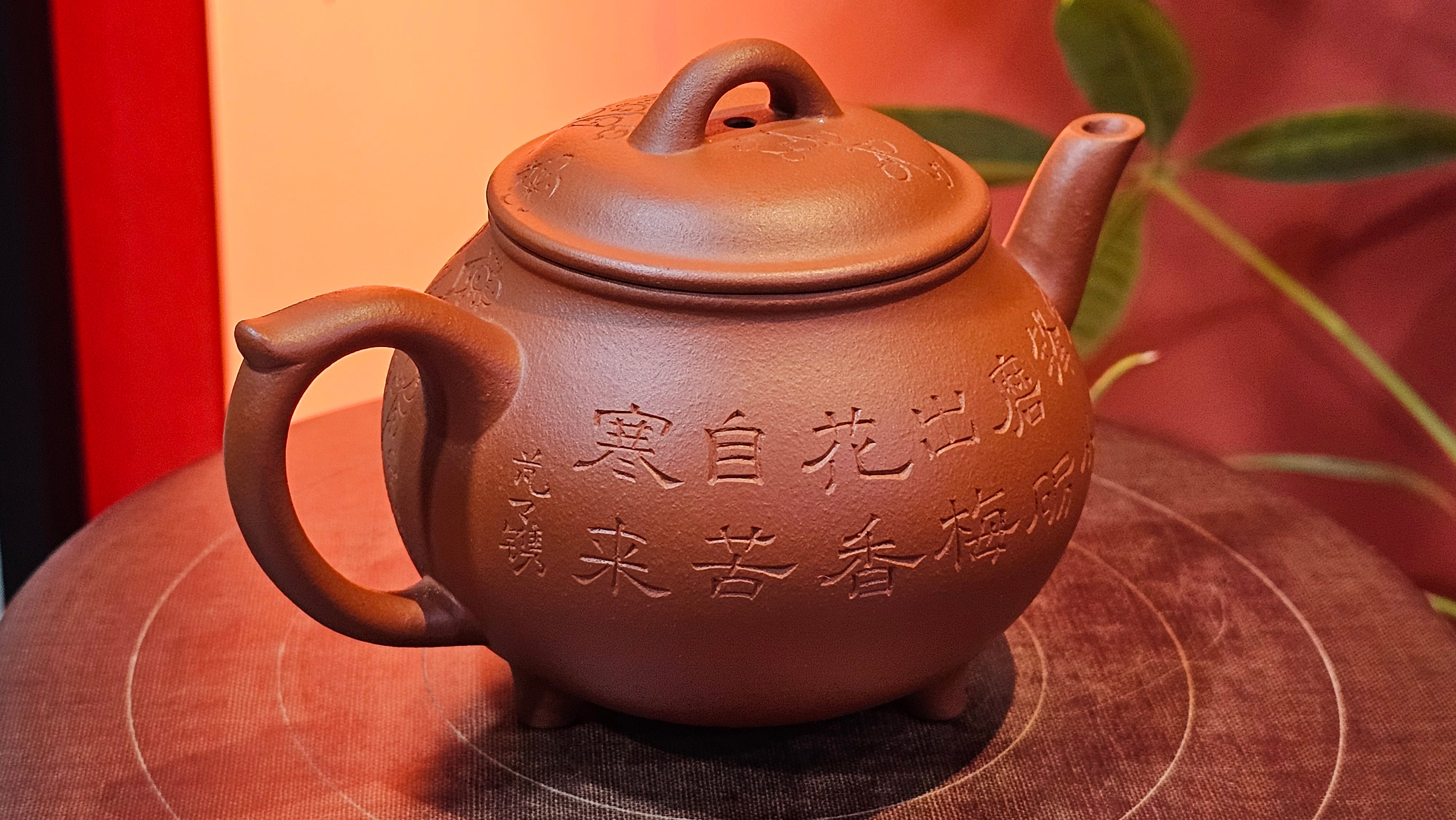 Meng Chen San Zu《孟臣三足》, 189.0ml, Xiao Hong Ni 小红泥, by our Craftsman Zhang Huan 张欢, Plum Blossoms Engraving by Craftsman Pe'eng Pe'eng 芃芃 ~ Congratulations to Prof Y.G.! 1608hrs 2nd August 2025, Long Beach! CA.