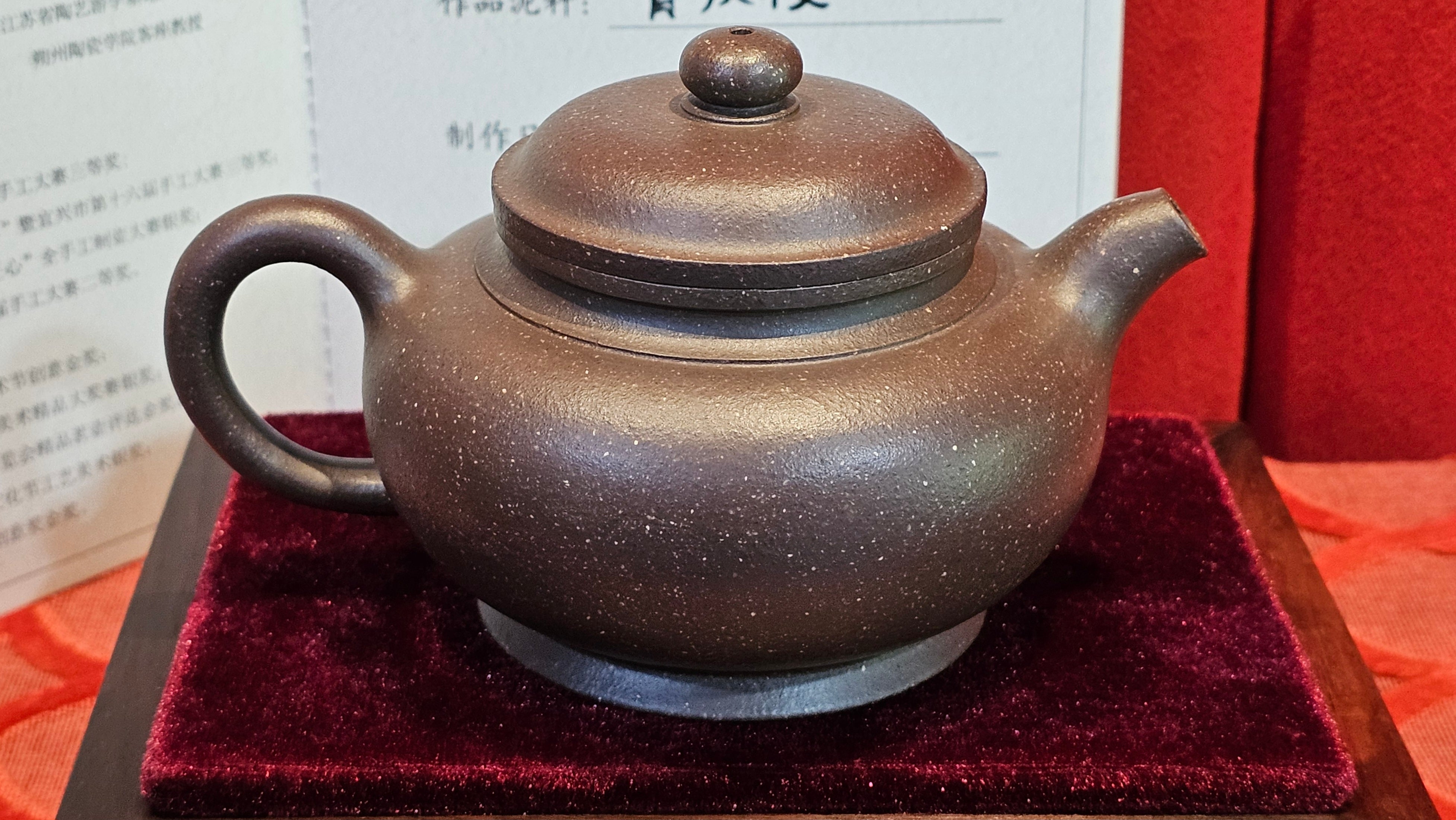 《宫灯》"Gong Deng", 240.5ml, Qing Hui Duan Ni 青灰段泥 ~ Crafted by L3A Consummate Master Artist Li Yan Ru 李艳如 ~ Congratulations to Mr T.L.! 2344hrs 2nd August 2025, Singapore🇸🇬!