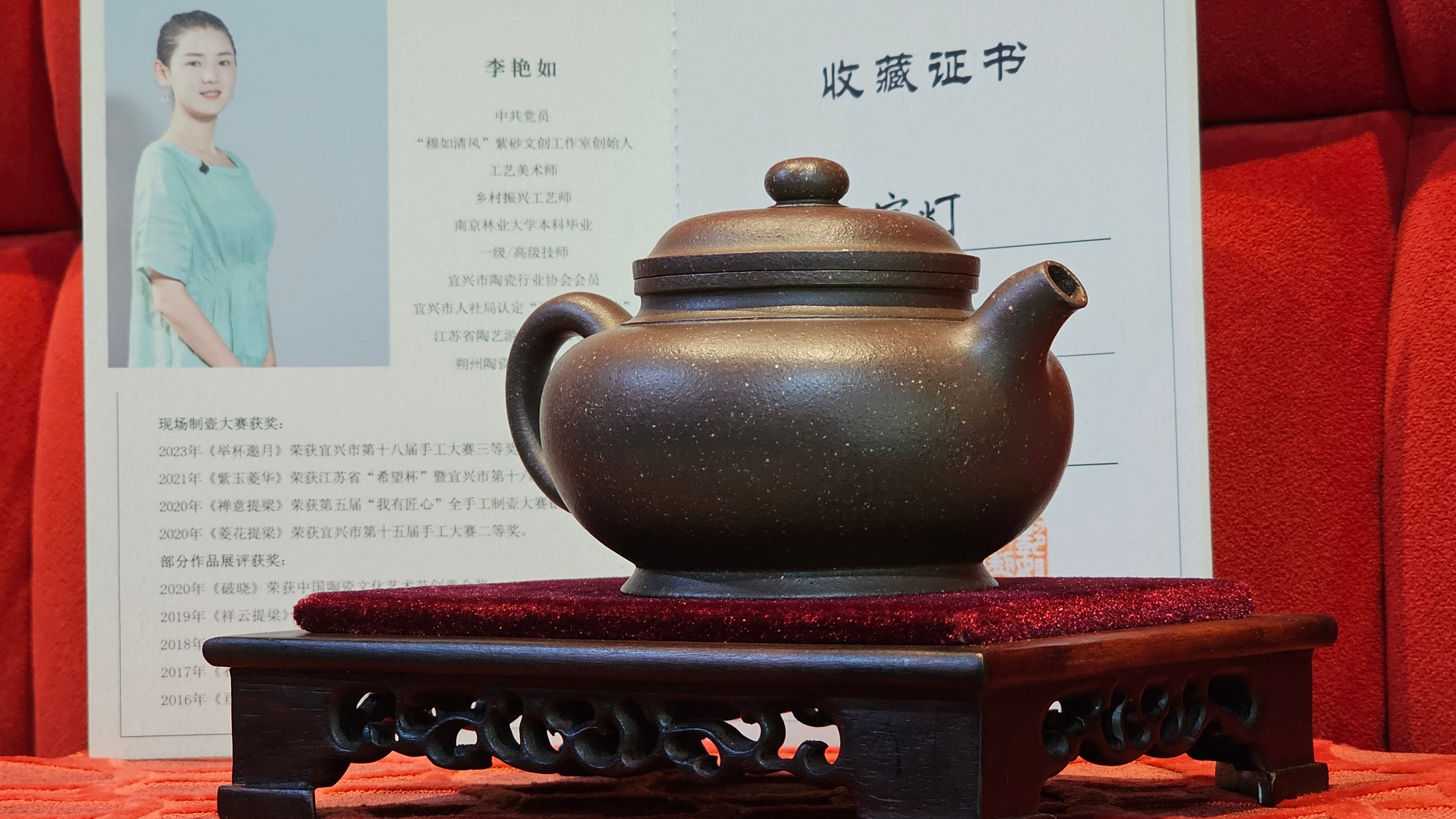 《宫灯》"Gong Deng", 240.5ml, Qing Hui Duan Ni 青灰段泥 ~ Crafted by L3A Consummate Master Artist Li Yan Ru 李艳如 ~ Congratulations to Mr T.L.! 2344hrs 2nd August 2025, Singapore🇸🇬!