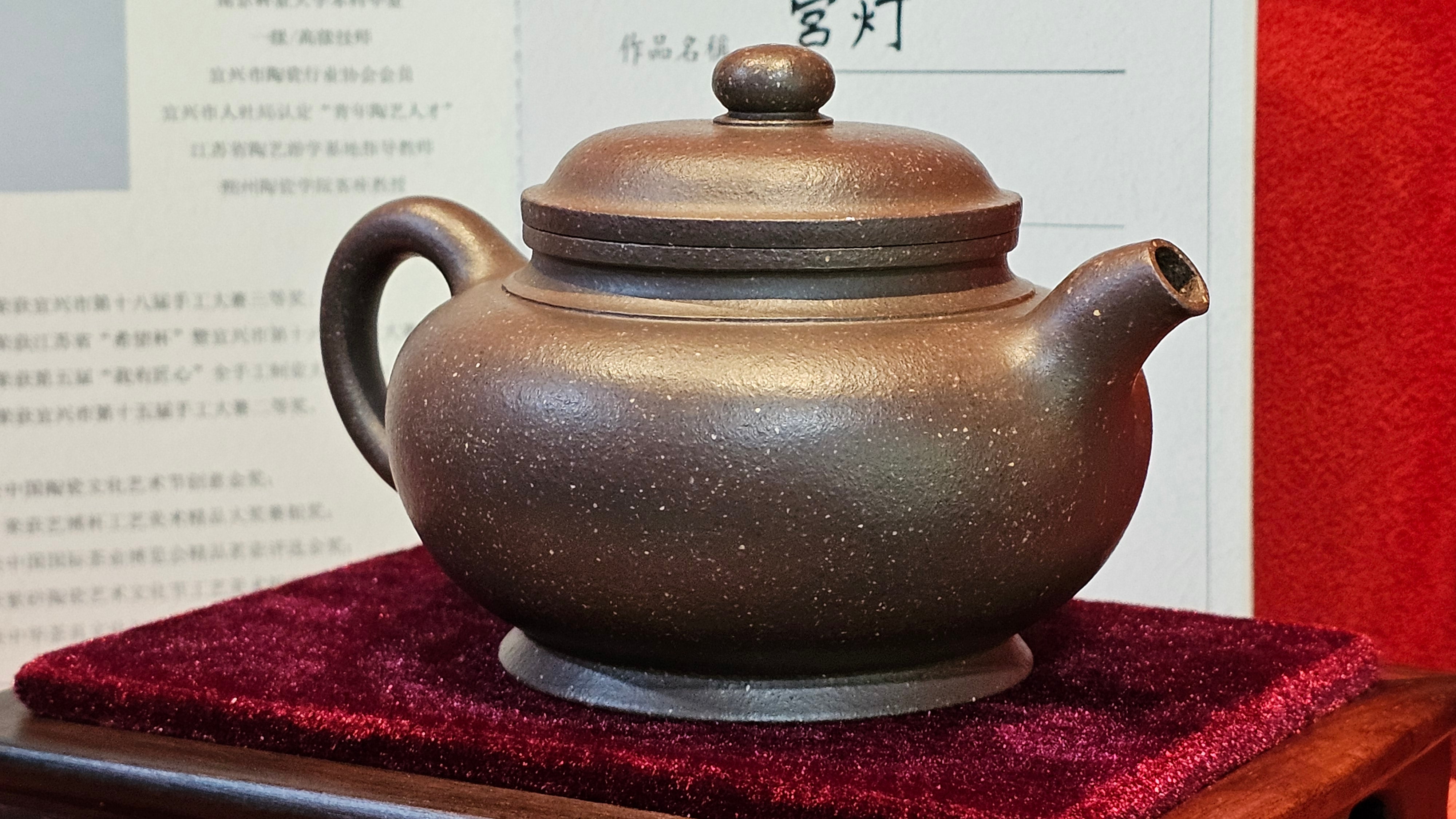 《宫灯》"Gong Deng", 240.5ml, Qing Hui Duan Ni 青灰段泥 ~ Crafted by L3A Consummate Master Artist Li Yan Ru 李艳如 ~ Congratulations to Mr T.L.! 2344hrs 2nd August 2025, Singapore🇸🇬!