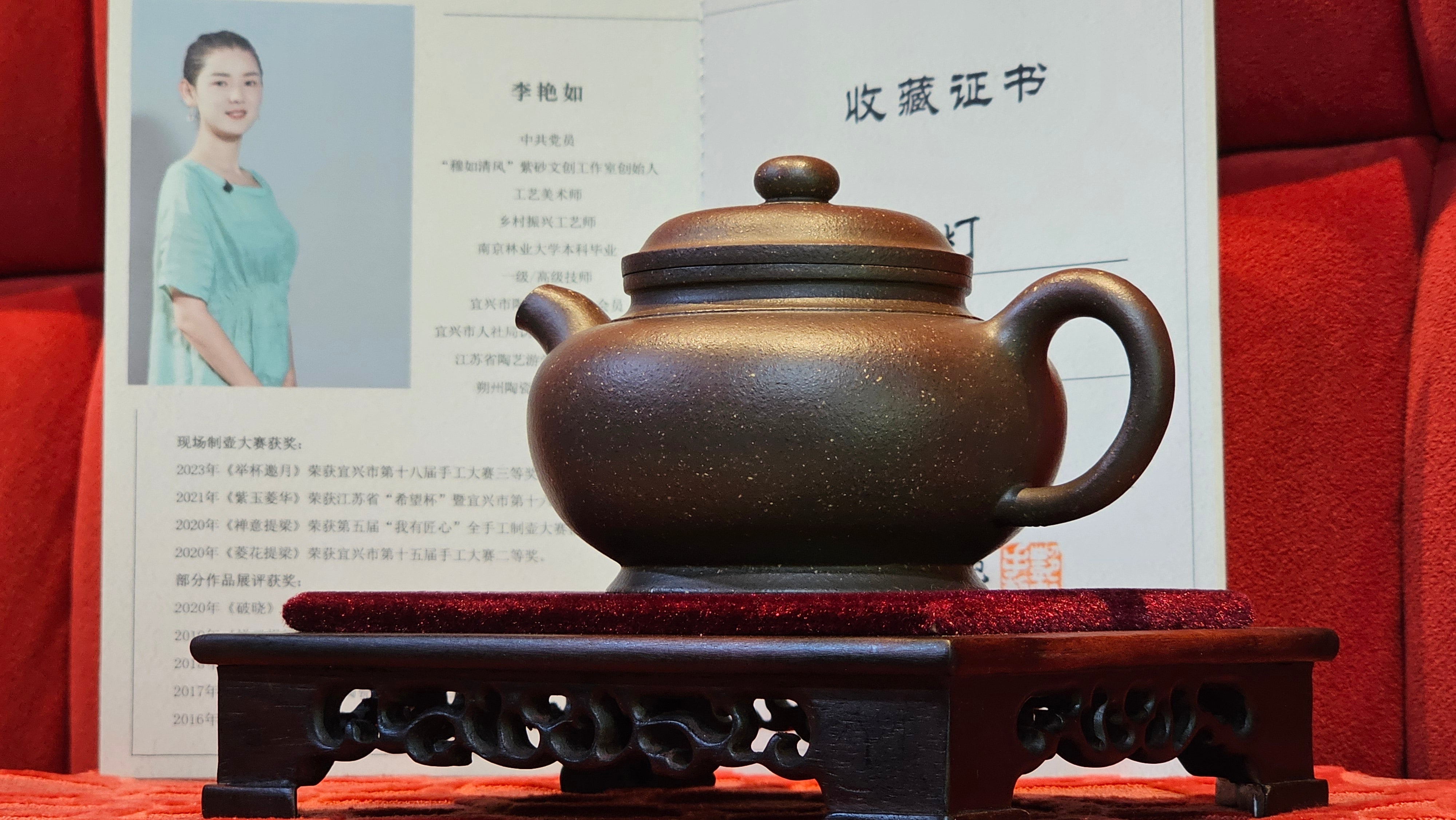 《宫灯》"Gong Deng", 240.5ml, Qing Hui Duan Ni 青灰段泥 ~ Crafted by L3A Consummate Master Artist Li Yan Ru 李艳如 ~ Congratulations to Mr T.L.! 2344hrs 2nd August 2025, Singapore🇸🇬!