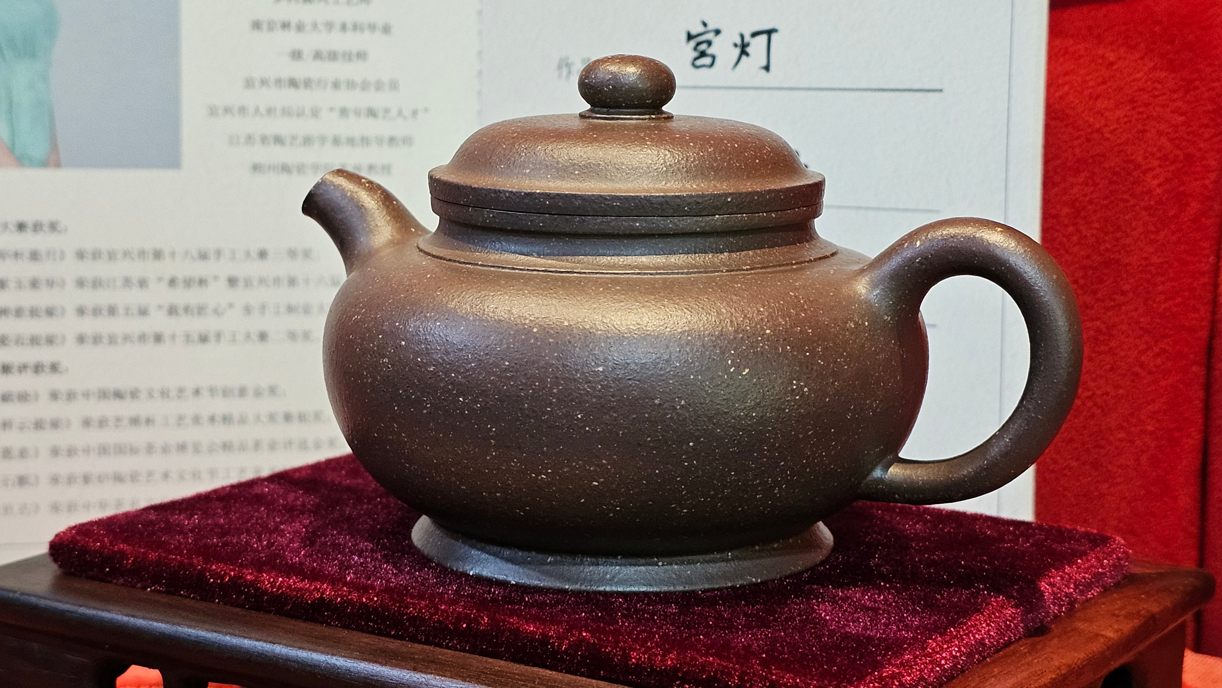 《宫灯》"Gong Deng", 240.5ml, Qing Hui Duan Ni 青灰段泥 ~ Crafted by L3A Consummate Master Artist Li Yan Ru 李艳如 ~ Congratulations to Mr T.L.! 2344hrs 2nd August 2025, Singapore🇸🇬!