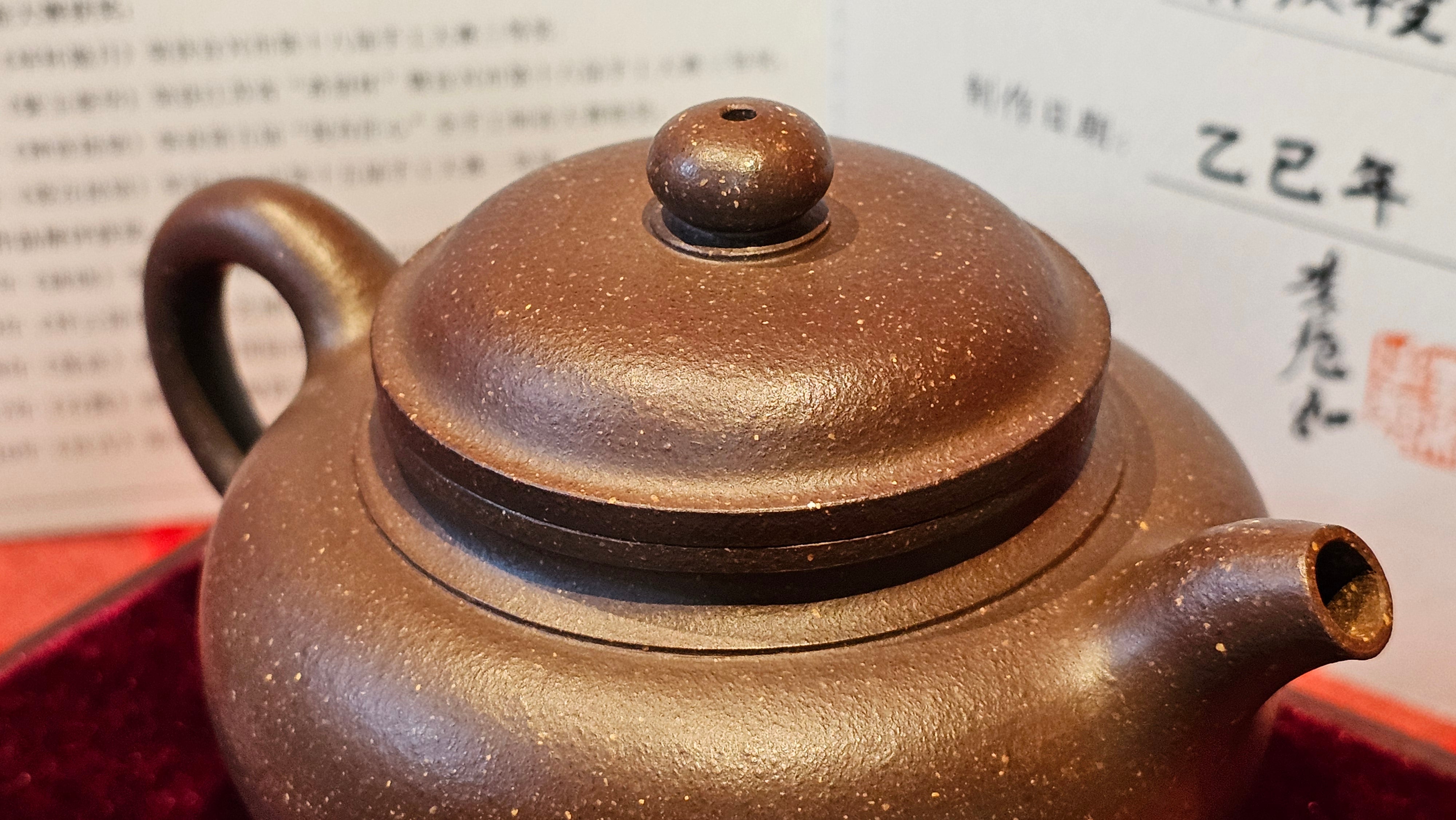 《宫灯》"Gong Deng", 240.5ml, Qing Hui Duan Ni 青灰段泥 ~ Crafted by L3A Consummate Master Artist Li Yan Ru 李艳如 ~ Congratulations to Mr T.L.! 2344hrs 2nd August 2025, Singapore🇸🇬!