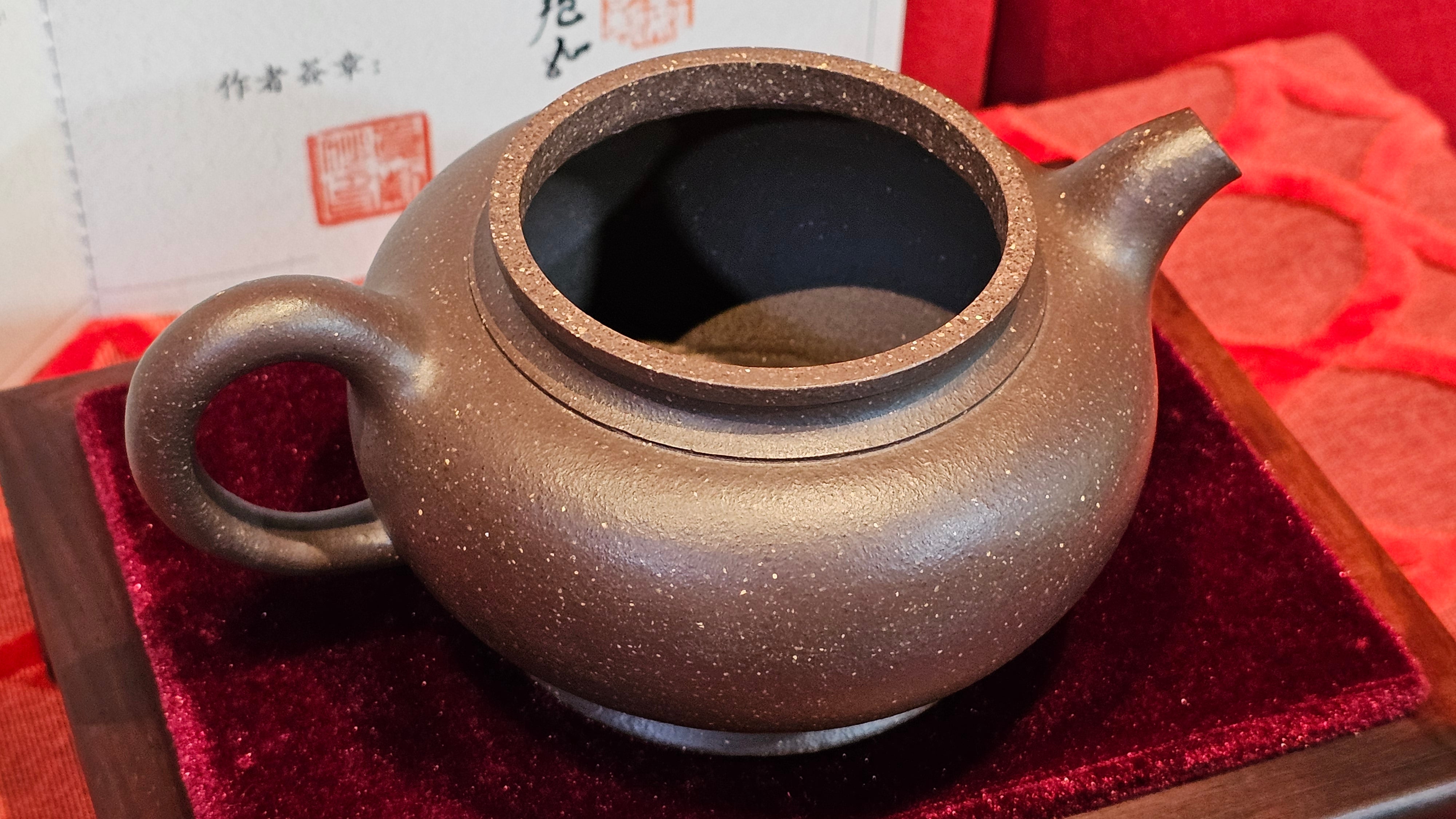 《宫灯》"Gong Deng", 240.5ml, Qing Hui Duan Ni 青灰段泥 ~ Crafted by L3A Consummate Master Artist Li Yan Ru 李艳如 ~ Congratulations to Mr T.L.! 2344hrs 2nd August 2025, Singapore🇸🇬!