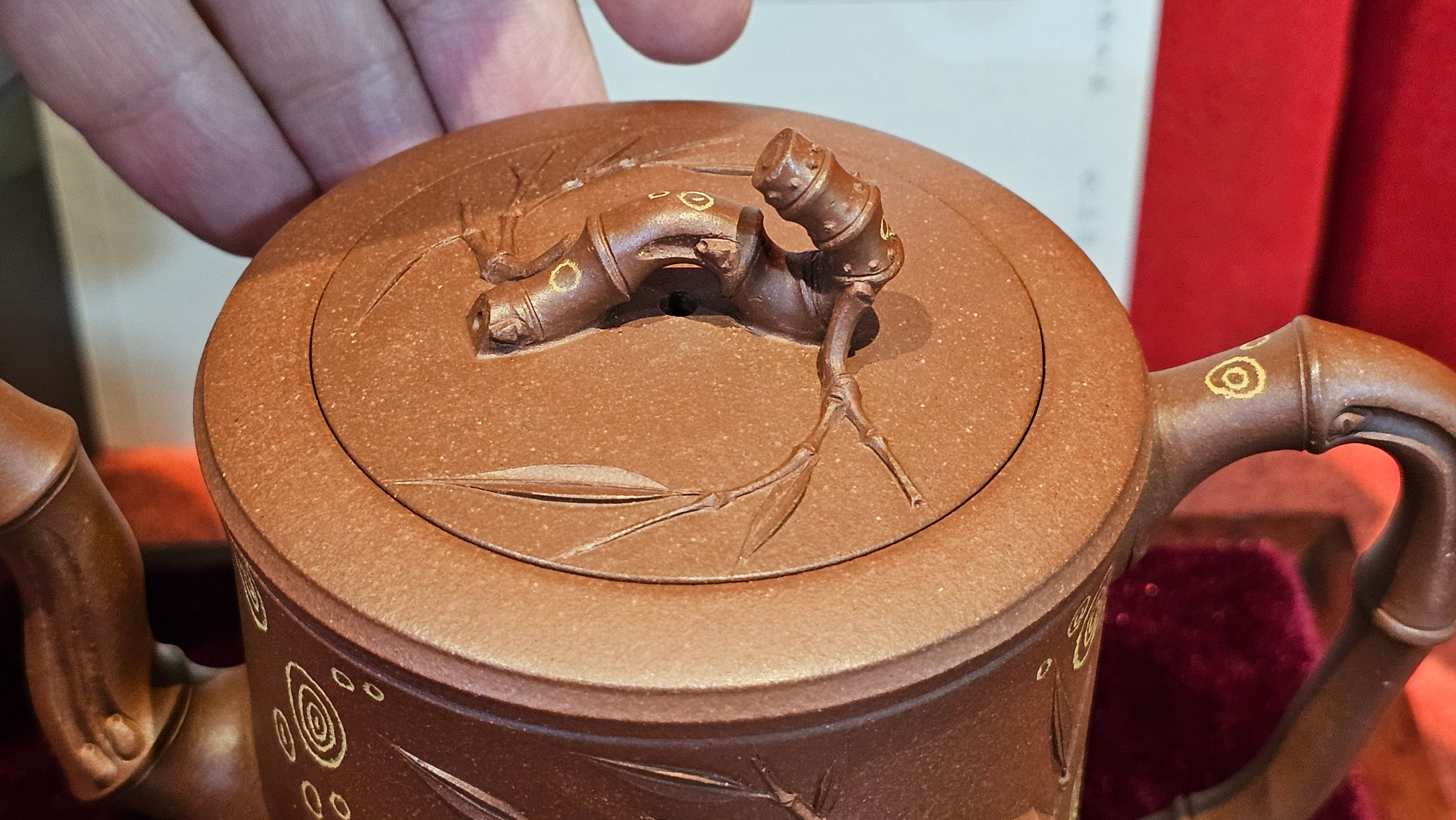 《湘妃竹段》"Xiang Fei Zhu Duan", 240.8ml, Di Cao Qing Zi Ni with Duan Ni Clay embellishments for the characteristic "Xiang Fei Bamboo" Patterns, by L4 Assoc Master Yu Chun Lei 俞春雷 ~ !Congratulations to Mr T.N., 1647hrs 3rd Aug 2025, Mississauga! Canada🇨🇦.