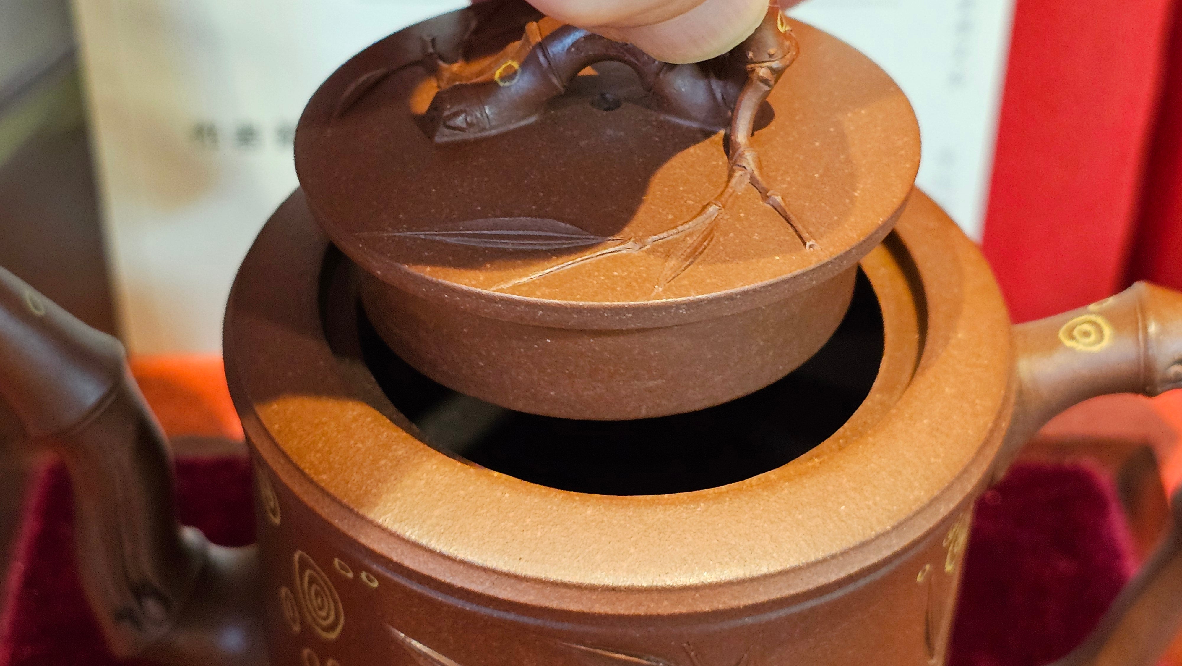 《湘妃竹段》"Xiang Fei Zhu Duan", 240.8ml, Di Cao Qing Zi Ni with Duan Ni Clay embellishments for the characteristic "Xiang Fei Bamboo" Patterns, by L4 Assoc Master Yu Chun Lei 俞春雷 ~ !Congratulations to Mr T.N., 1647hrs 3rd Aug 2025, Mississauga! Canada🇨🇦.