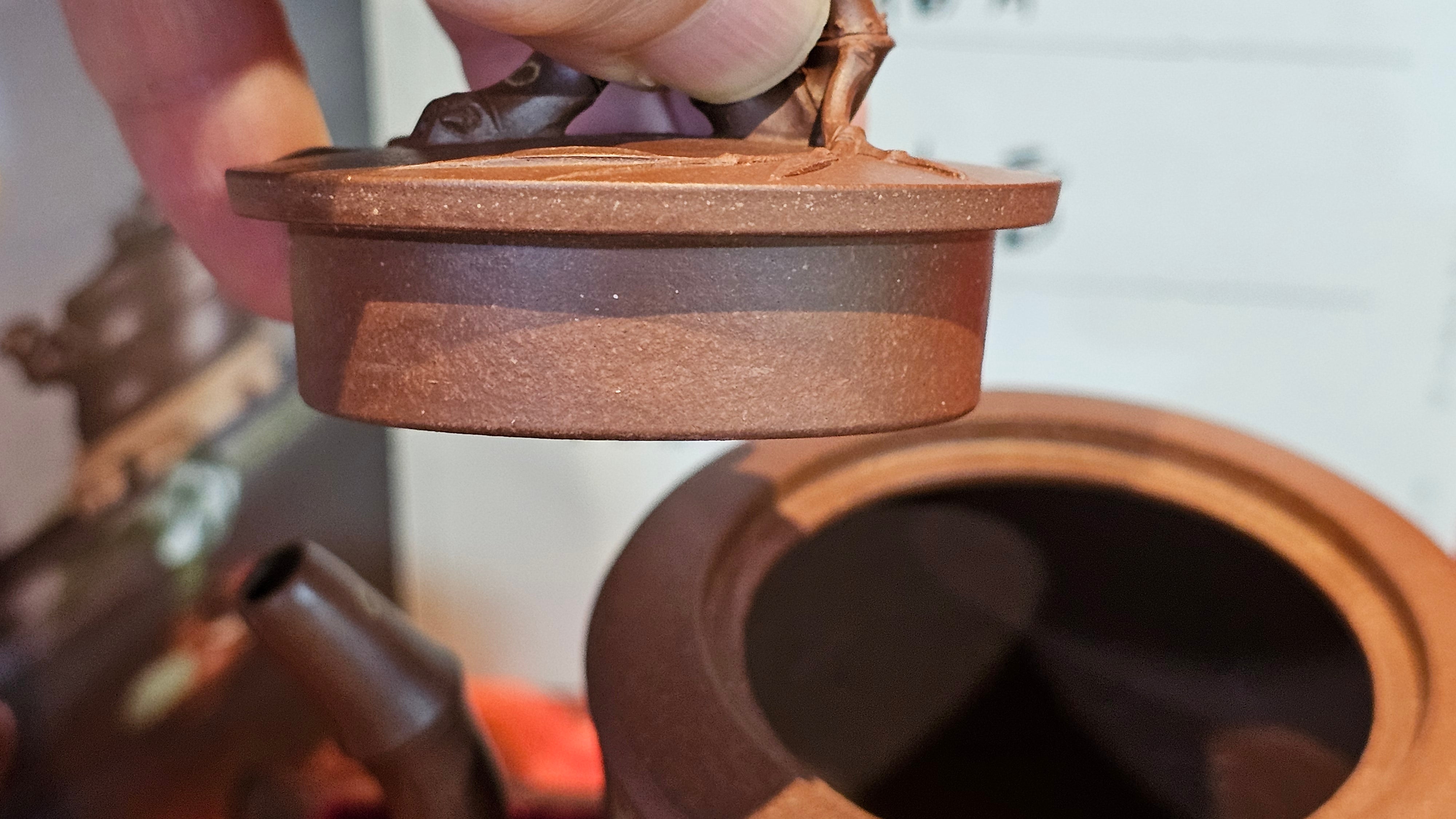 《湘妃竹段》"Xiang Fei Zhu Duan", 240.8ml, Di Cao Qing Zi Ni with Duan Ni Clay embellishments for the characteristic "Xiang Fei Bamboo" Patterns, by L4 Assoc Master Yu Chun Lei 俞春雷 ~ !Congratulations to Mr T.N., 1647hrs 3rd Aug 2025, Mississauga! Canada🇨🇦.