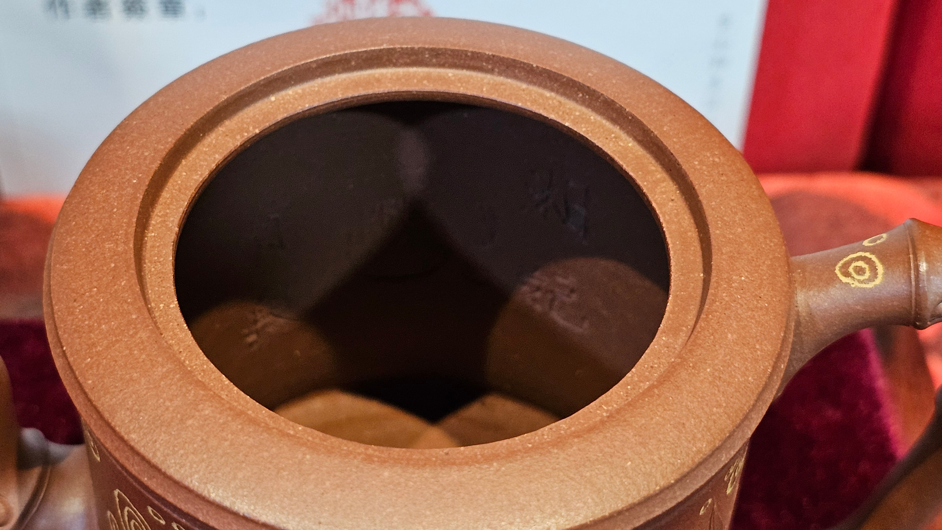 《湘妃竹段》"Xiang Fei Zhu Duan", 240.8ml, Di Cao Qing Zi Ni with Duan Ni Clay embellishments for the characteristic "Xiang Fei Bamboo" Patterns, by L4 Assoc Master Yu Chun Lei 俞春雷 ~ !Congratulations to Mr T.N., 1647hrs 3rd Aug 2025, Mississauga! Canada🇨🇦.