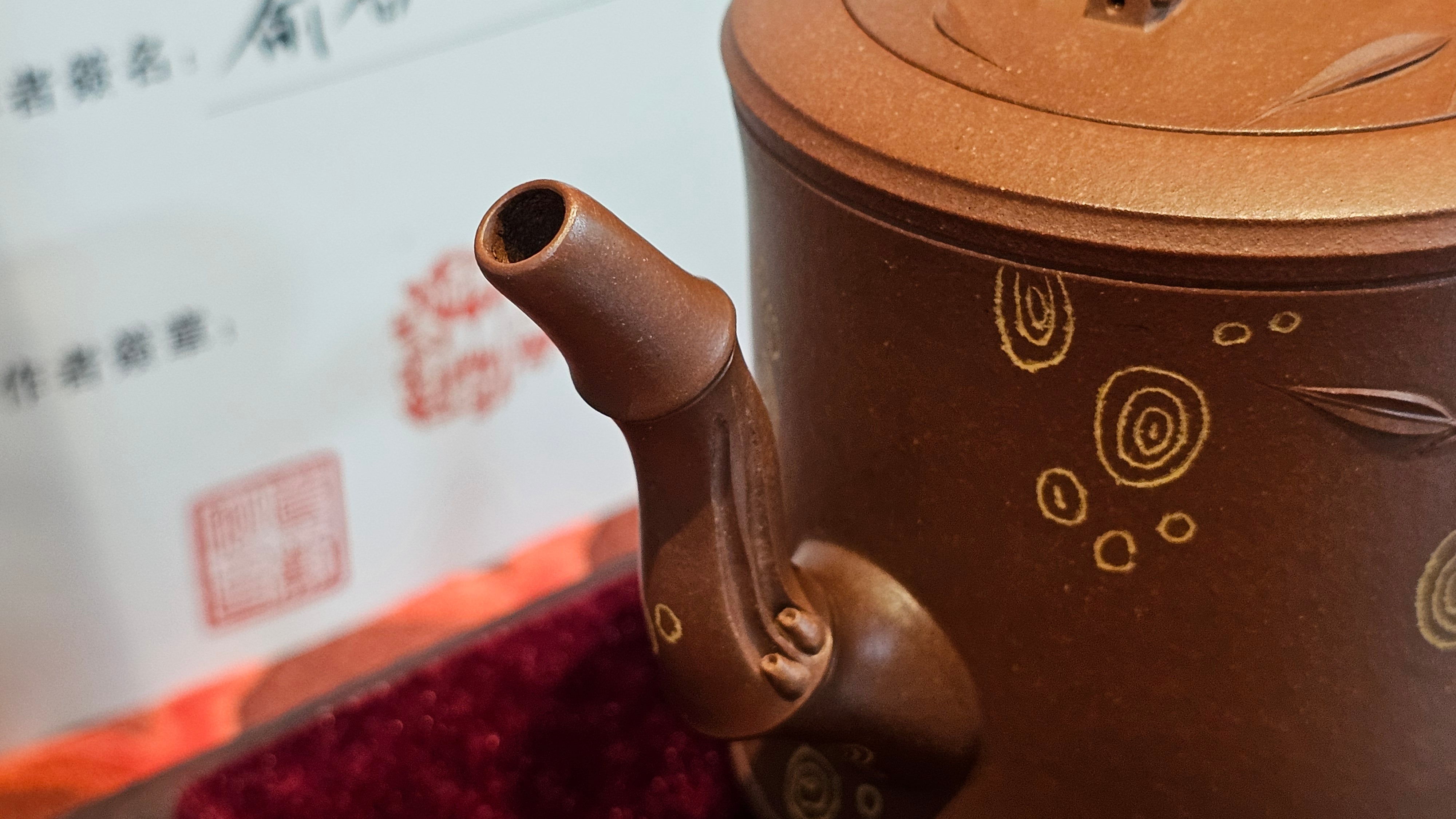 《湘妃竹段》"Xiang Fei Zhu Duan", 240.8ml, Di Cao Qing Zi Ni with Duan Ni Clay embellishments for the characteristic "Xiang Fei Bamboo" Patterns, by L4 Assoc Master Yu Chun Lei 俞春雷 ~ !Congratulations to Mr T.N., 1647hrs 3rd Aug 2025, Mississauga! Canada🇨🇦.