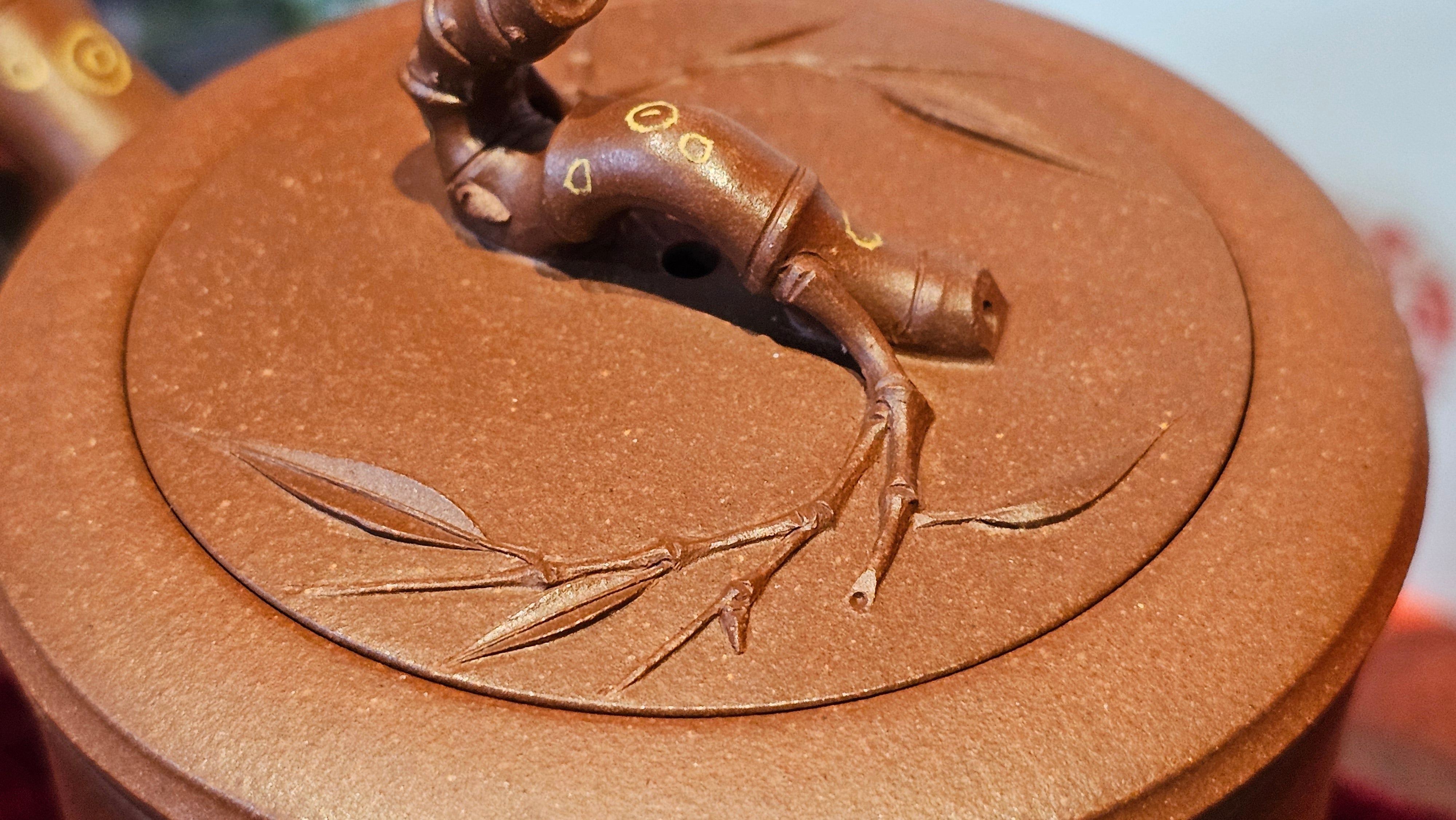 《湘妃竹段》"Xiang Fei Zhu Duan", 240.8ml, Di Cao Qing Zi Ni with Duan Ni Clay embellishments for the characteristic "Xiang Fei Bamboo" Patterns, by L4 Assoc Master Yu Chun Lei 俞春雷 ~ !Congratulations to Mr T.N., 1647hrs 3rd Aug 2025, Mississauga! Canada🇨🇦.