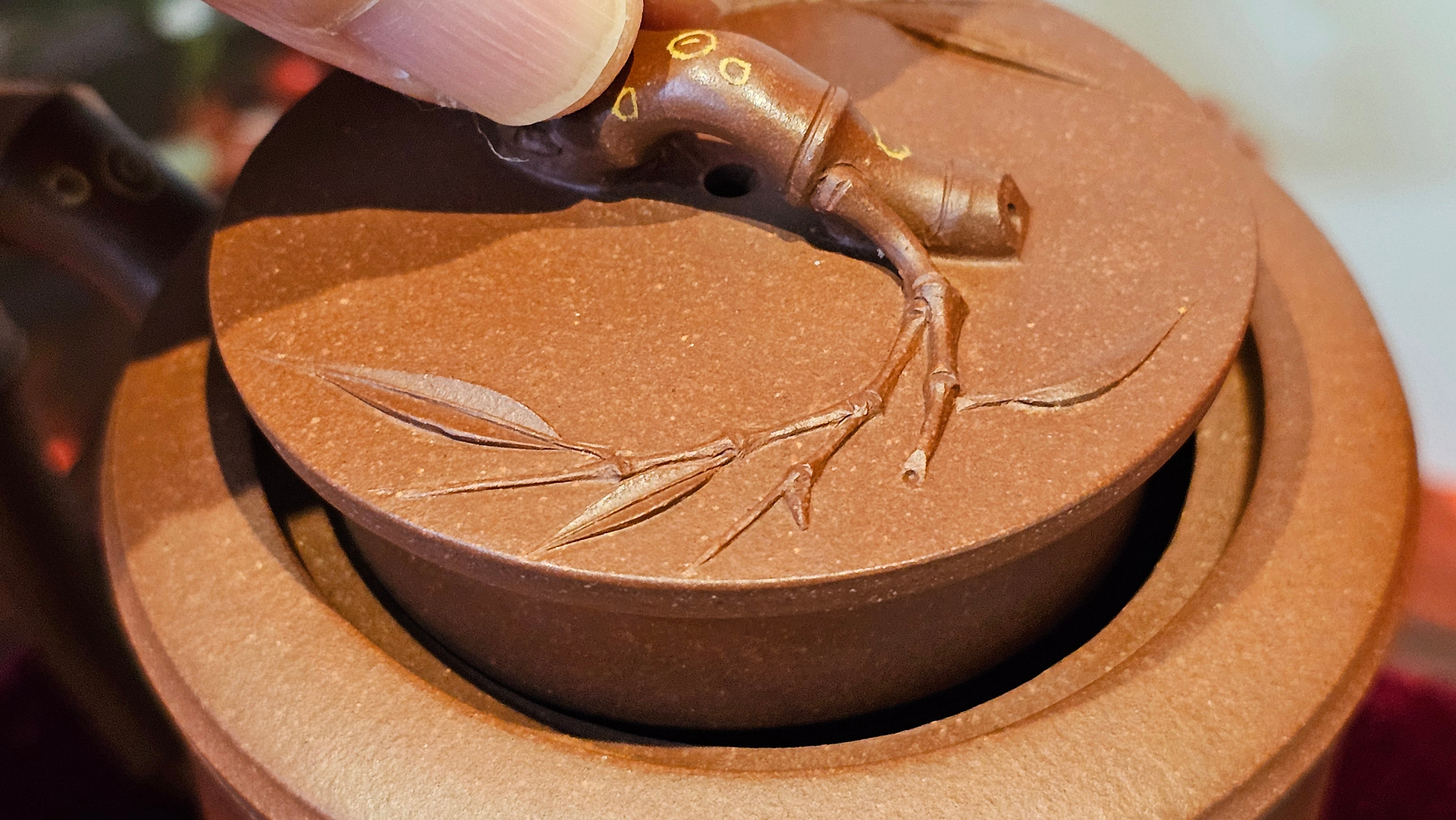 《湘妃竹段》"Xiang Fei Zhu Duan", 240.8ml, Di Cao Qing Zi Ni with Duan Ni Clay embellishments for the characteristic "Xiang Fei Bamboo" Patterns, by L4 Assoc Master Yu Chun Lei 俞春雷 ~ !Congratulations to Mr T.N., 1647hrs 3rd Aug 2025, Mississauga! Canada🇨🇦.