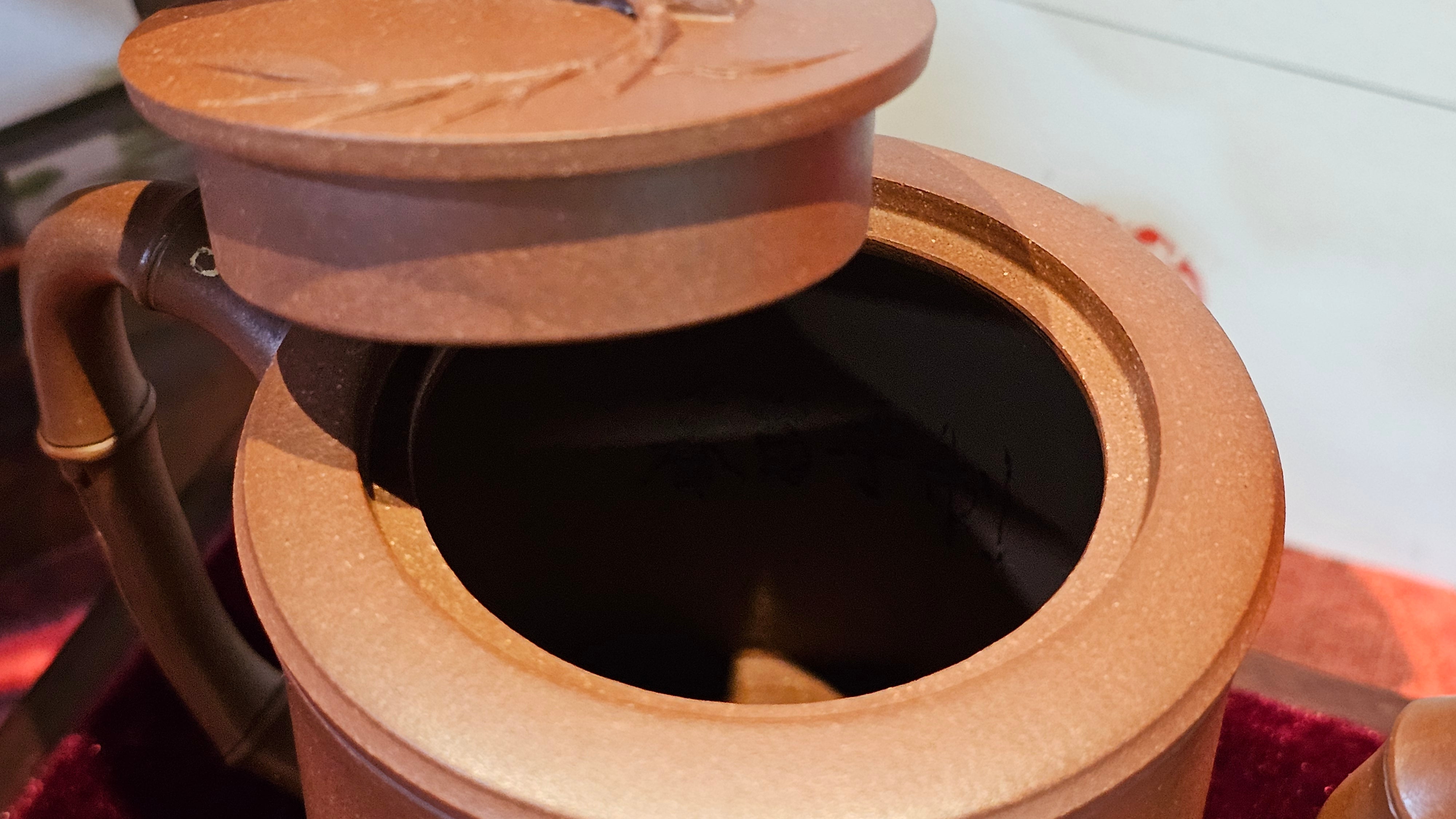 《湘妃竹段》"Xiang Fei Zhu Duan", 240.8ml, Di Cao Qing Zi Ni with Duan Ni Clay embellishments for the characteristic "Xiang Fei Bamboo" Patterns, by L4 Assoc Master Yu Chun Lei 俞春雷 ~ !Congratulations to Mr T.N., 1647hrs 3rd Aug 2025, Mississauga! Canada🇨🇦.