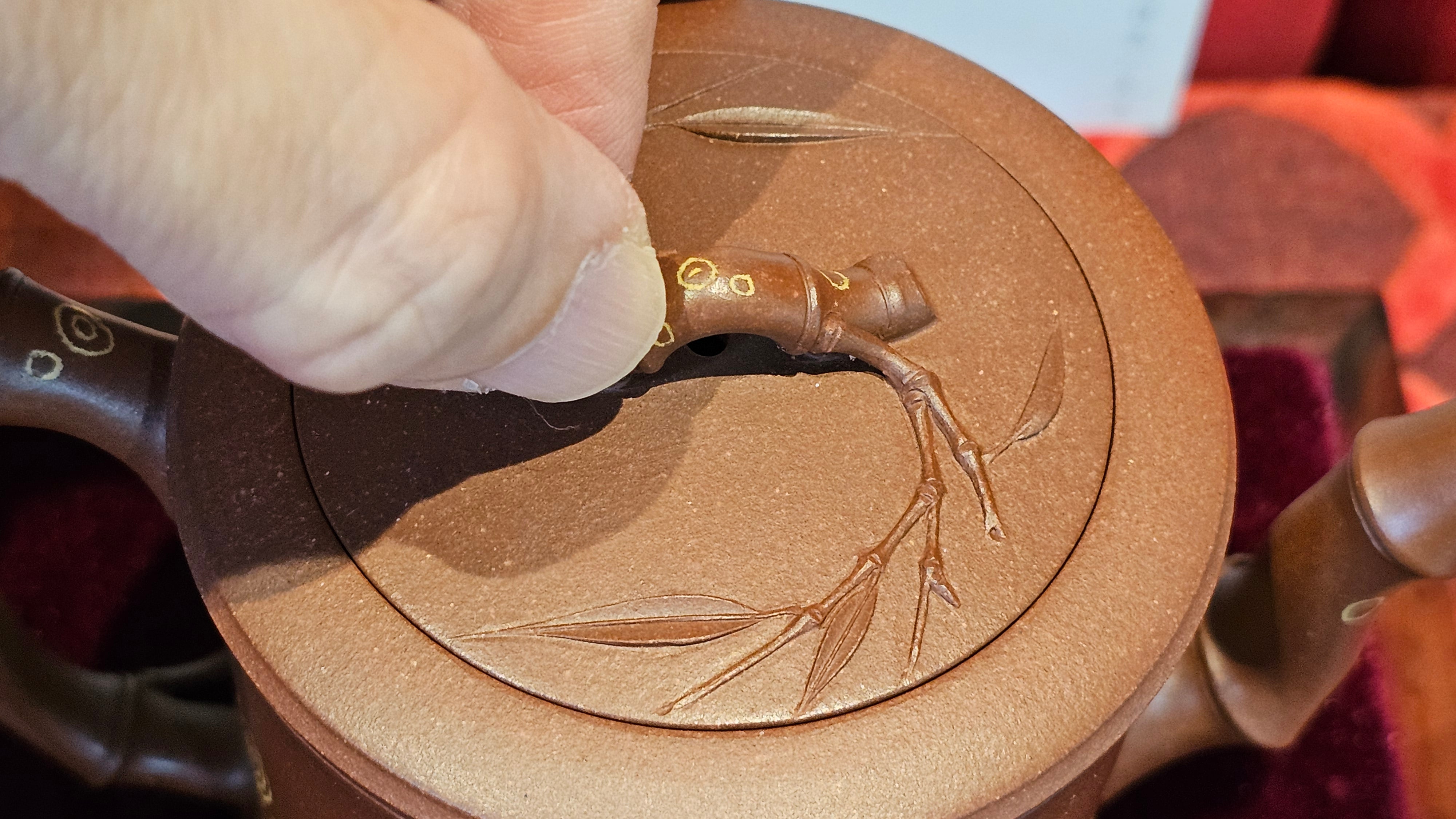 《湘妃竹段》"Xiang Fei Zhu Duan", 240.8ml, Di Cao Qing Zi Ni with Duan Ni Clay embellishments for the characteristic "Xiang Fei Bamboo" Patterns, by L4 Assoc Master Yu Chun Lei 俞春雷 ~ !Congratulations to Mr T.N., 1647hrs 3rd Aug 2025, Mississauga! Canada🇨🇦.