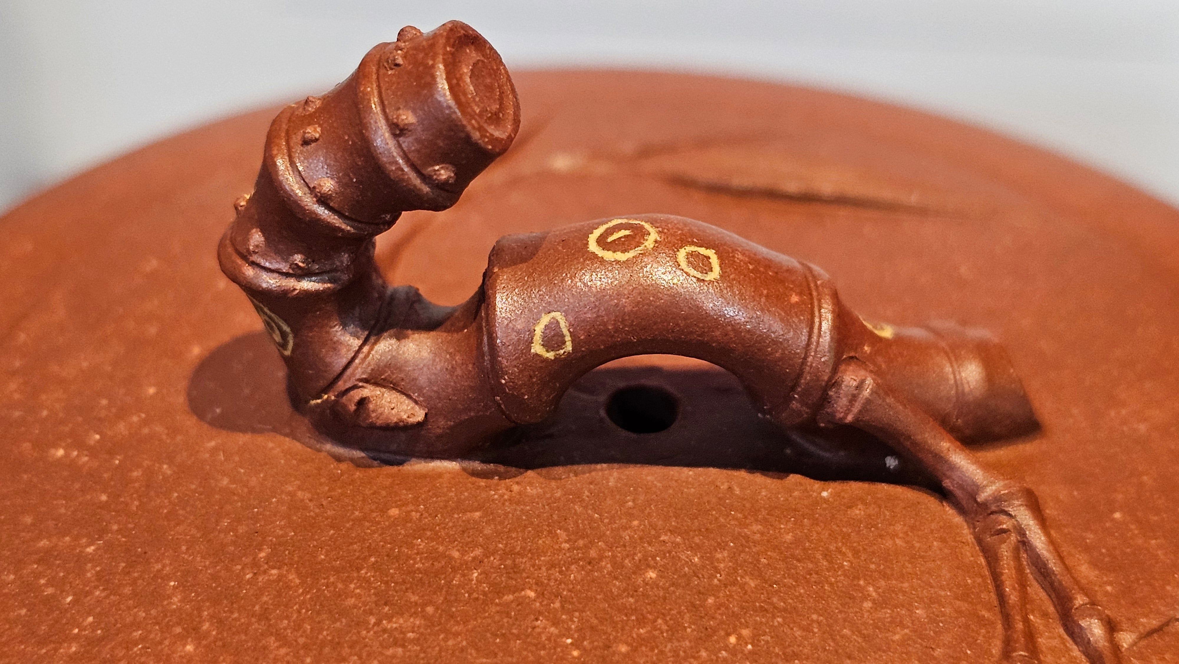 《湘妃竹段》"Xiang Fei Zhu Duan", 240.8ml, Di Cao Qing Zi Ni with Duan Ni Clay embellishments for the characteristic "Xiang Fei Bamboo" Patterns, by L4 Assoc Master Yu Chun Lei 俞春雷 ~ !Congratulations to Mr T.N., 1647hrs 3rd Aug 2025, Mississauga! Canada🇨🇦.