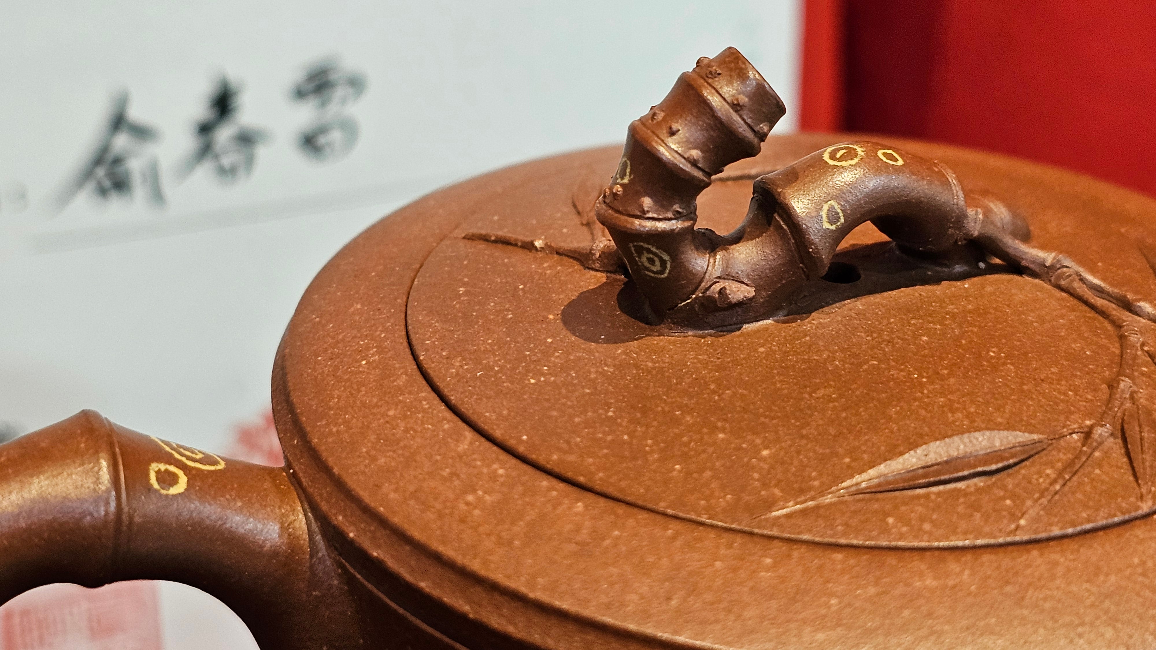 《湘妃竹段》"Xiang Fei Zhu Duan", 240.8ml, Di Cao Qing Zi Ni with Duan Ni Clay embellishments for the characteristic "Xiang Fei Bamboo" Patterns, by L4 Assoc Master Yu Chun Lei 俞春雷 ~ !Congratulations to Mr T.N., 1647hrs 3rd Aug 2025, Mississauga! Canada🇨🇦.