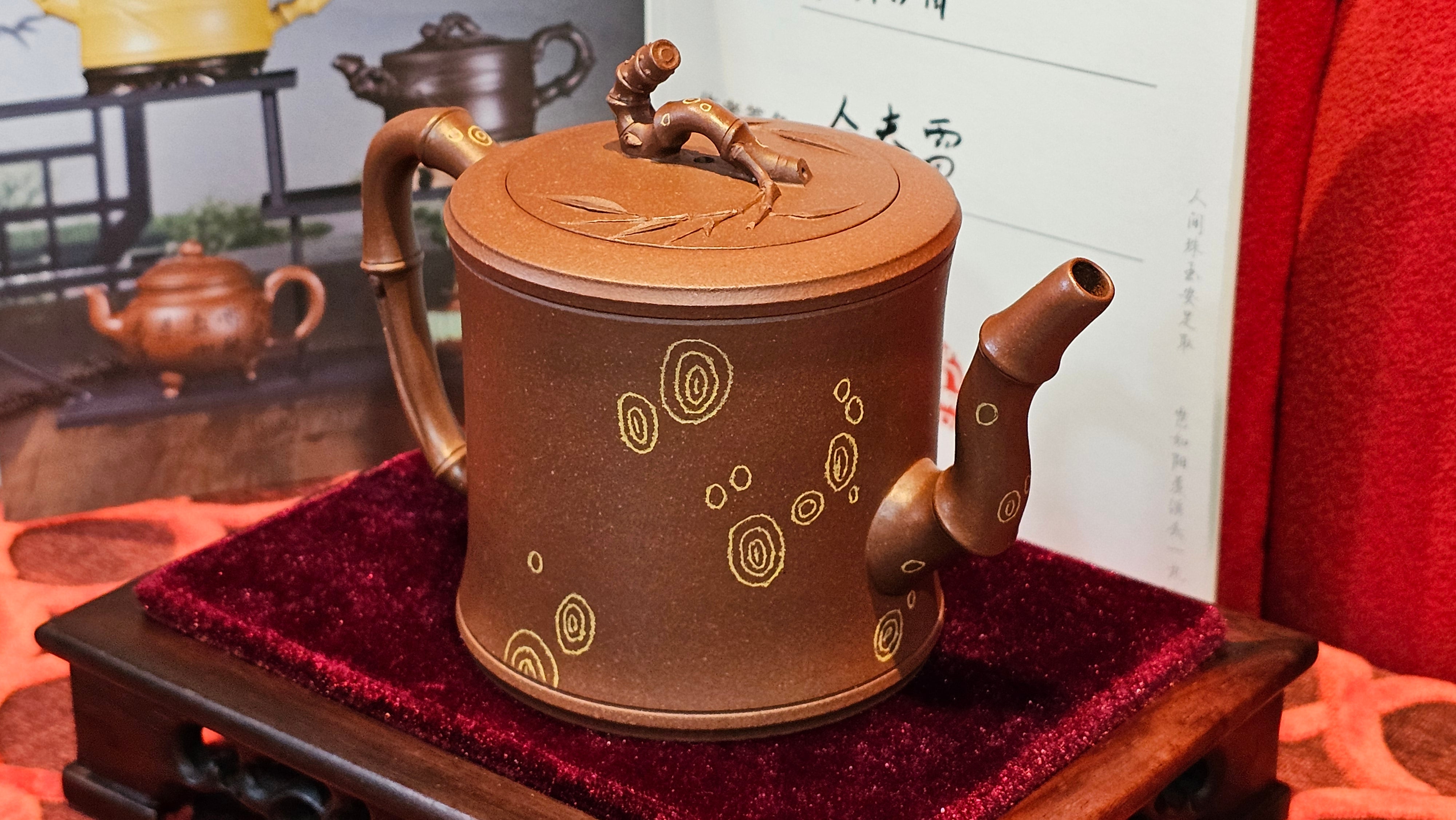 《湘妃竹段》"Xiang Fei Zhu Duan", 240.8ml, Di Cao Qing Zi Ni with Duan Ni Clay embellishments for the characteristic "Xiang Fei Bamboo" Patterns, by L4 Assoc Master Yu Chun Lei 俞春雷 ~ !Congratulations to Mr T.N., 1647hrs 3rd Aug 2025, Mississauga! Canada🇨🇦.