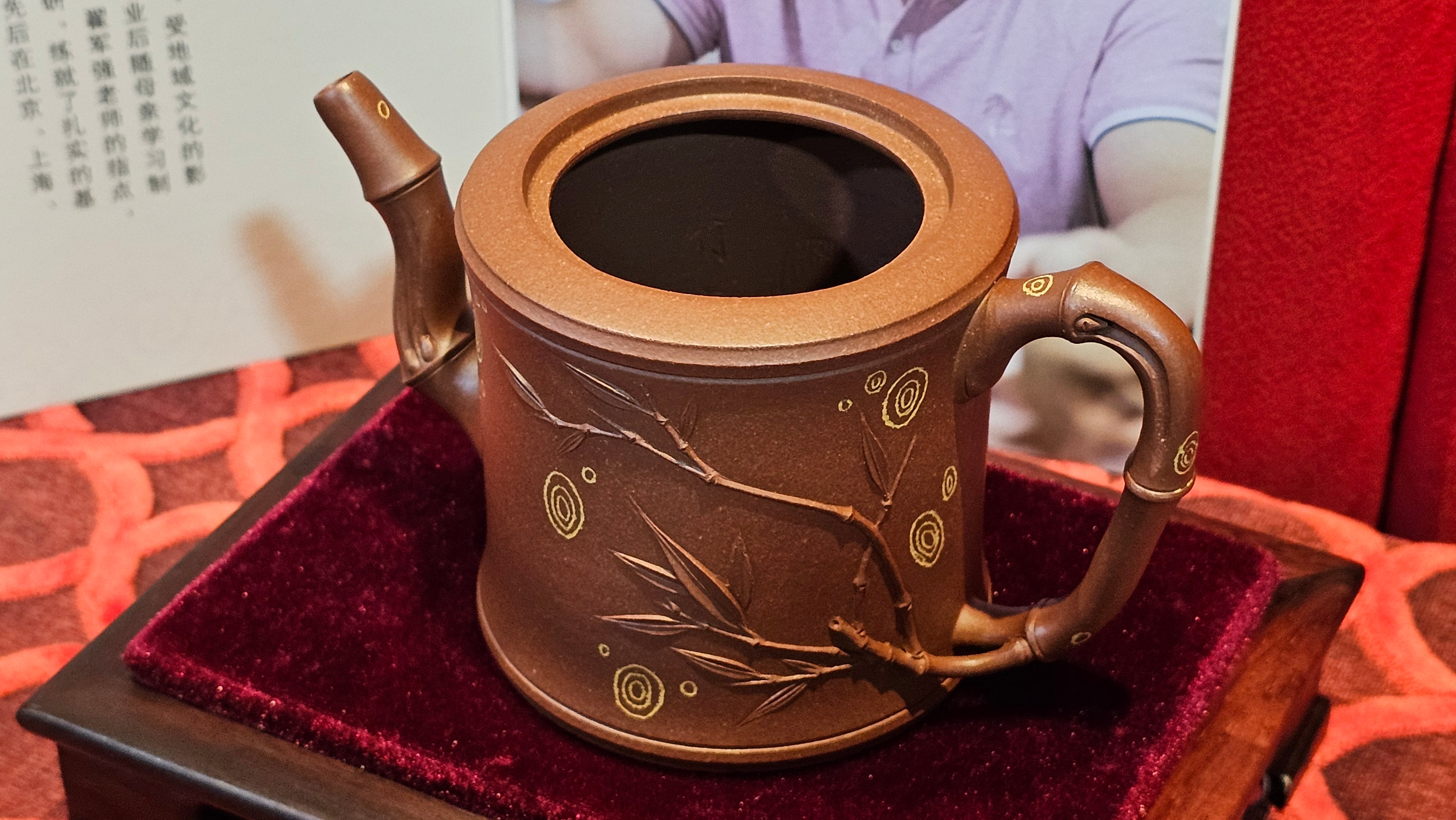 《湘妃竹段》"Xiang Fei Zhu Duan", 240.8ml, Di Cao Qing Zi Ni with Duan Ni Clay embellishments for the characteristic "Xiang Fei Bamboo" Patterns, by L4 Assoc Master Yu Chun Lei 俞春雷 ~ !Congratulations to Mr T.N., 1647hrs 3rd Aug 2025, Mississauga! Canada🇨🇦.