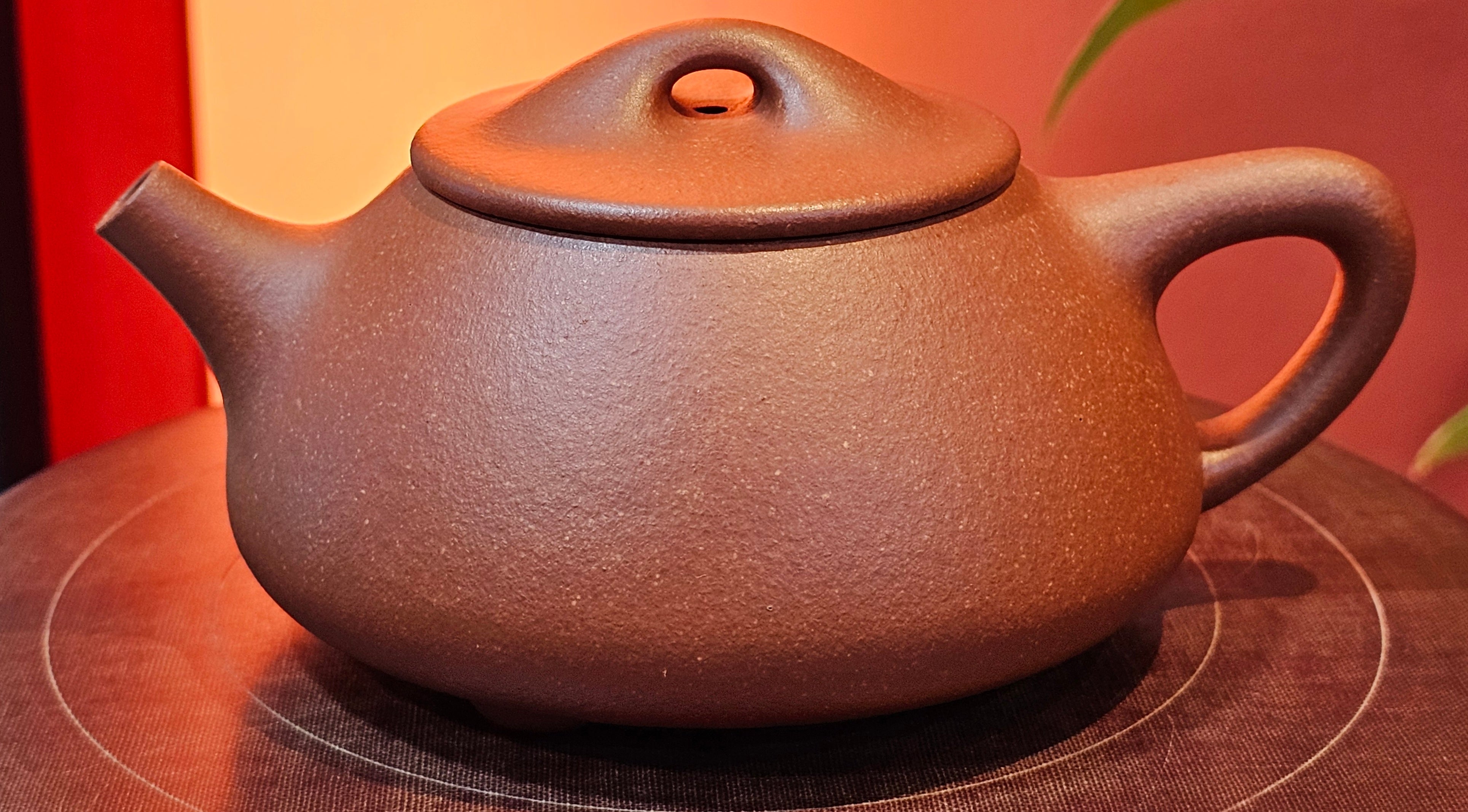 Jing Zhou Shi Piao 景舟石瓢, 239.8ml, Hong Jiang Po Ni 红降坡泥, by Craftsman Chen Gui Zhi 陈桂枝。(Red JiangPoNi is rarer than Yellow JiangPoNi, XiaoMeiYao ZhuNi & ZhaoZhuang ZhuNi) ~!Congratulations to Ms K.C.! 1549hrs 30th August 2025, Ontario, Canada🇨🇦!