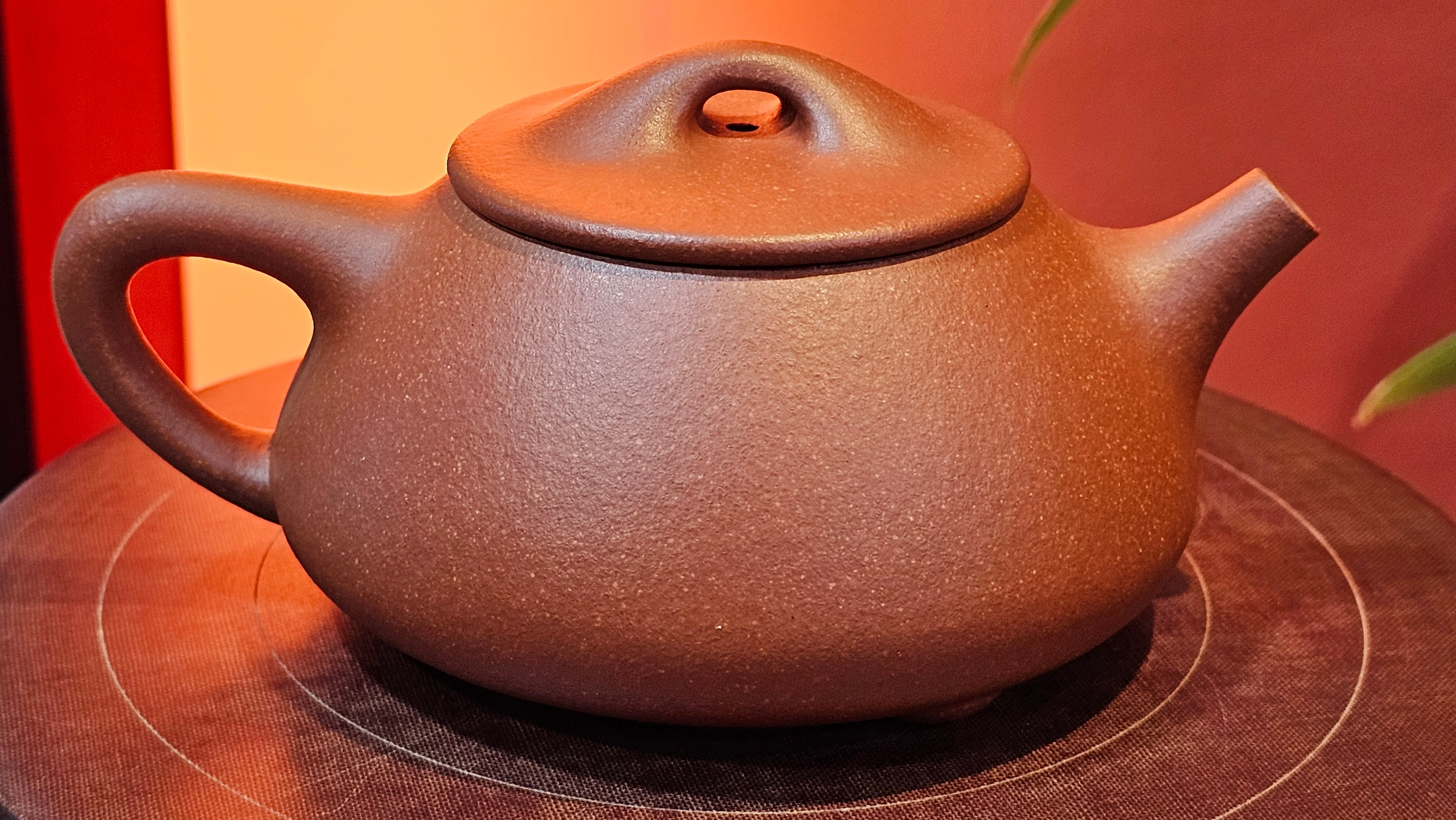 Jing Zhou Shi Piao 景舟石瓢, 239.8ml, Hong Jiang Po Ni 红降坡泥, by Craftsman Chen Gui Zhi 陈桂枝。(Red JiangPoNi is rarer than Yellow JiangPoNi, XiaoMeiYao ZhuNi & ZhaoZhuang ZhuNi) ~!Congratulations to Ms K.C.! 1549hrs 30th August 2025, Ontario, Canada🇨🇦!